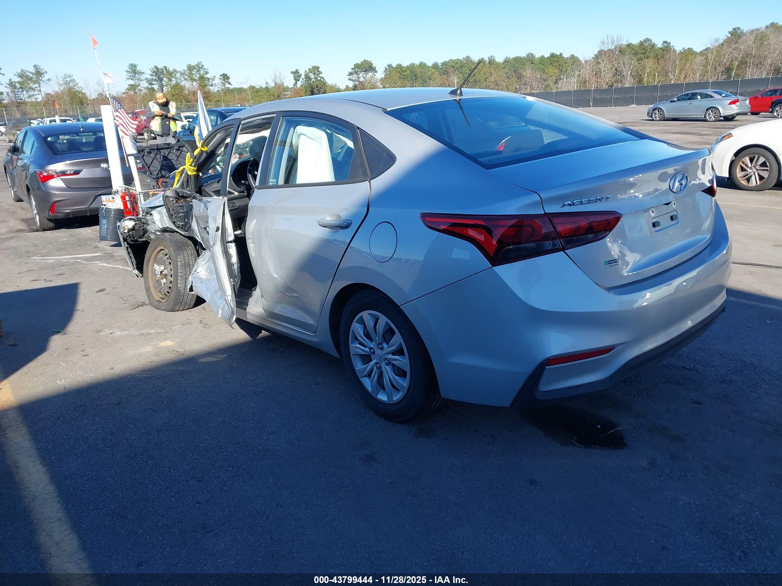 HYUNDAI ACCENT image 3