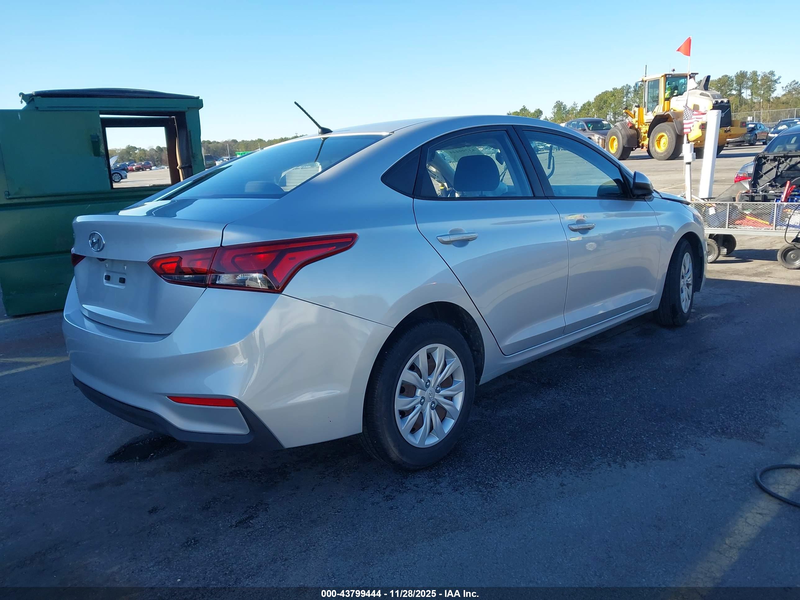 HYUNDAI ACCENT image 4
