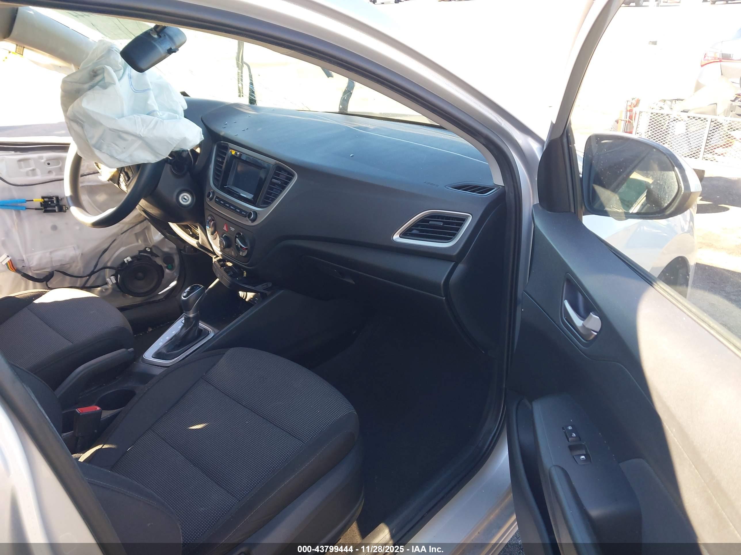 HYUNDAI ACCENT image 5