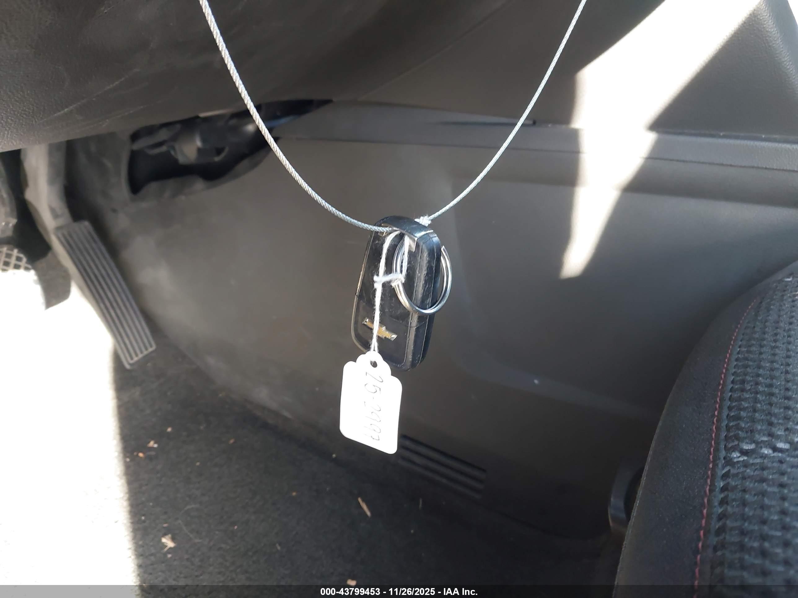 CHEVROLET EQUINOX image 11