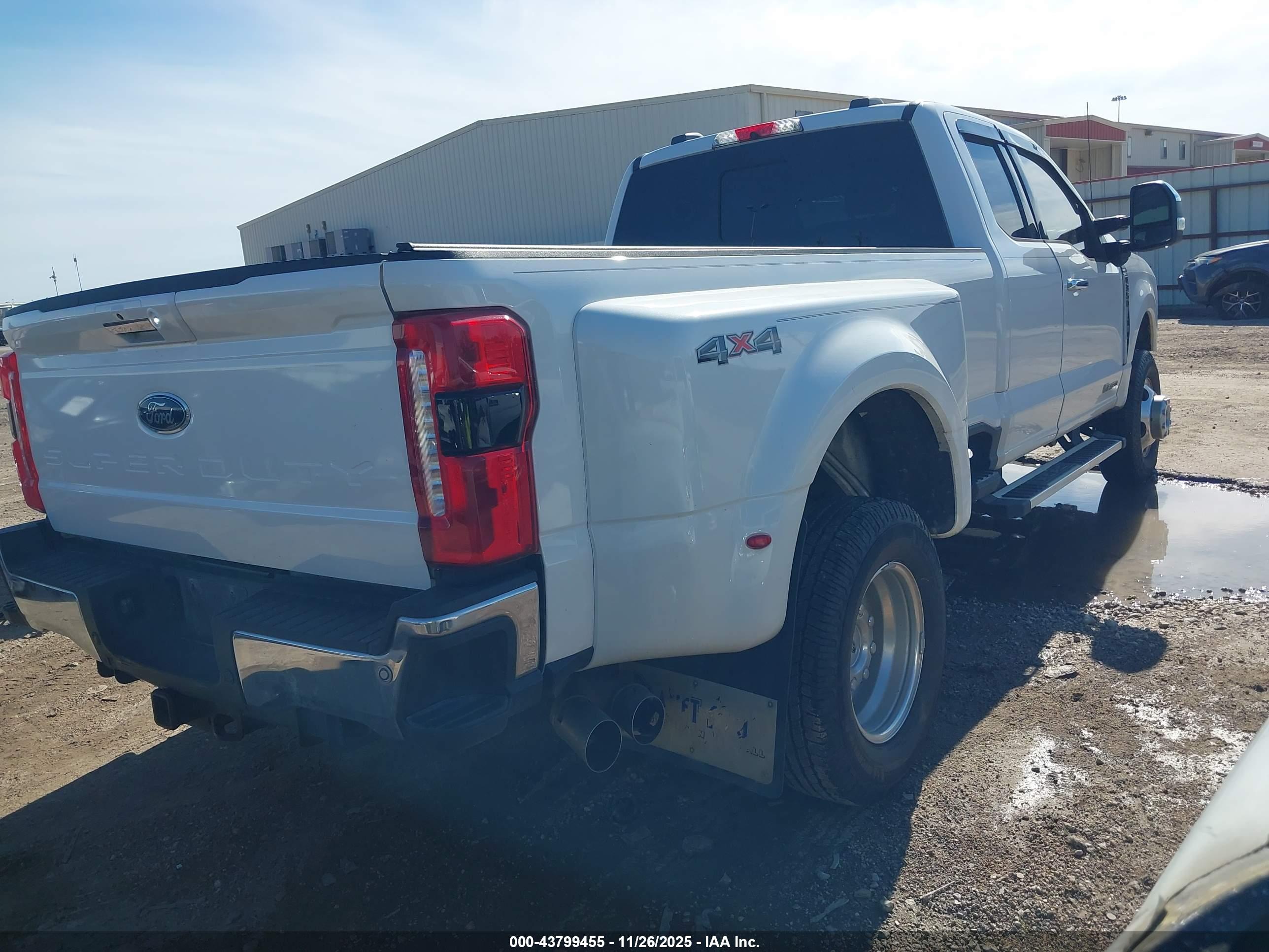 FORD SUPER image 4