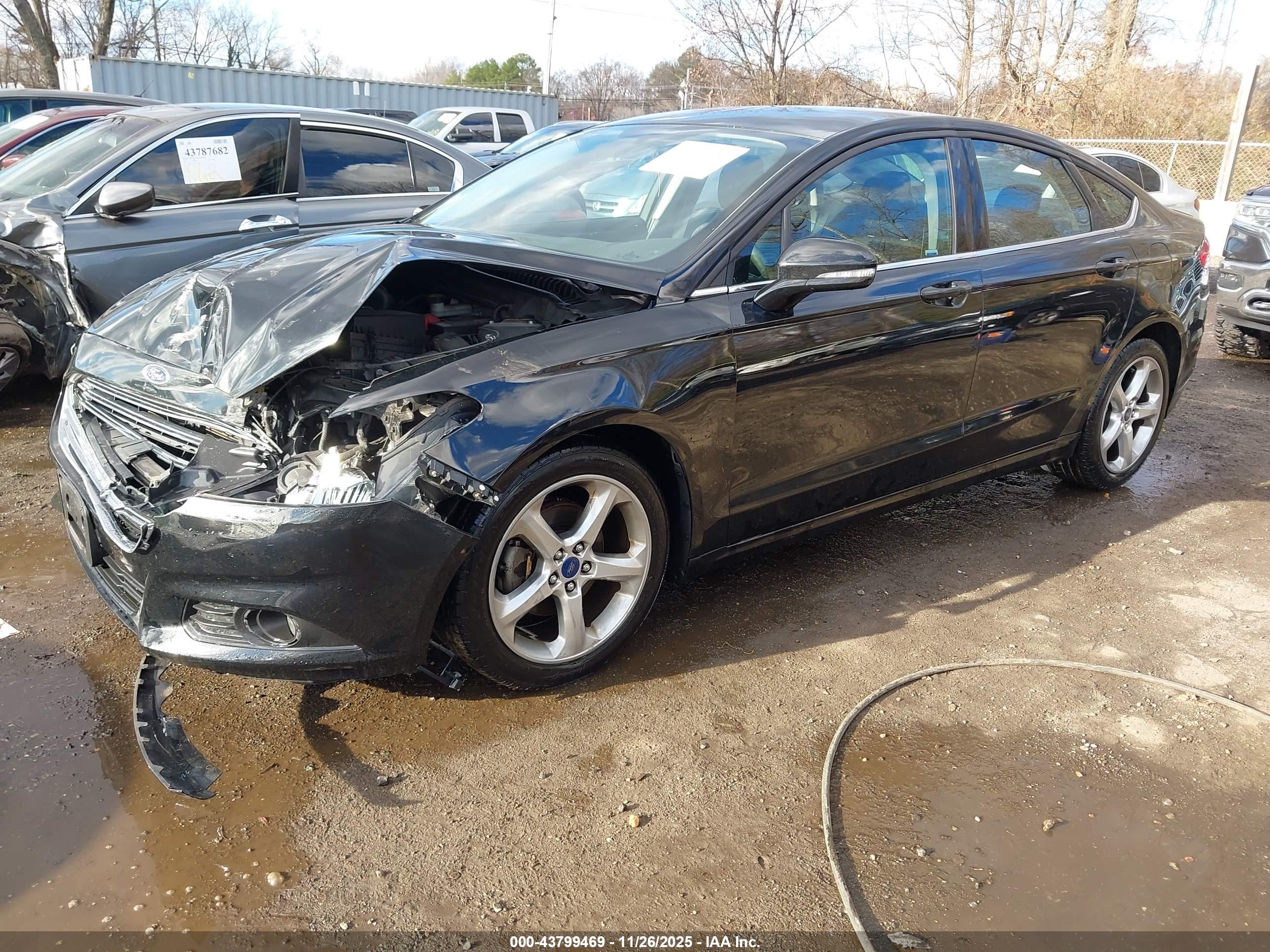 FORD FUSION image 2
