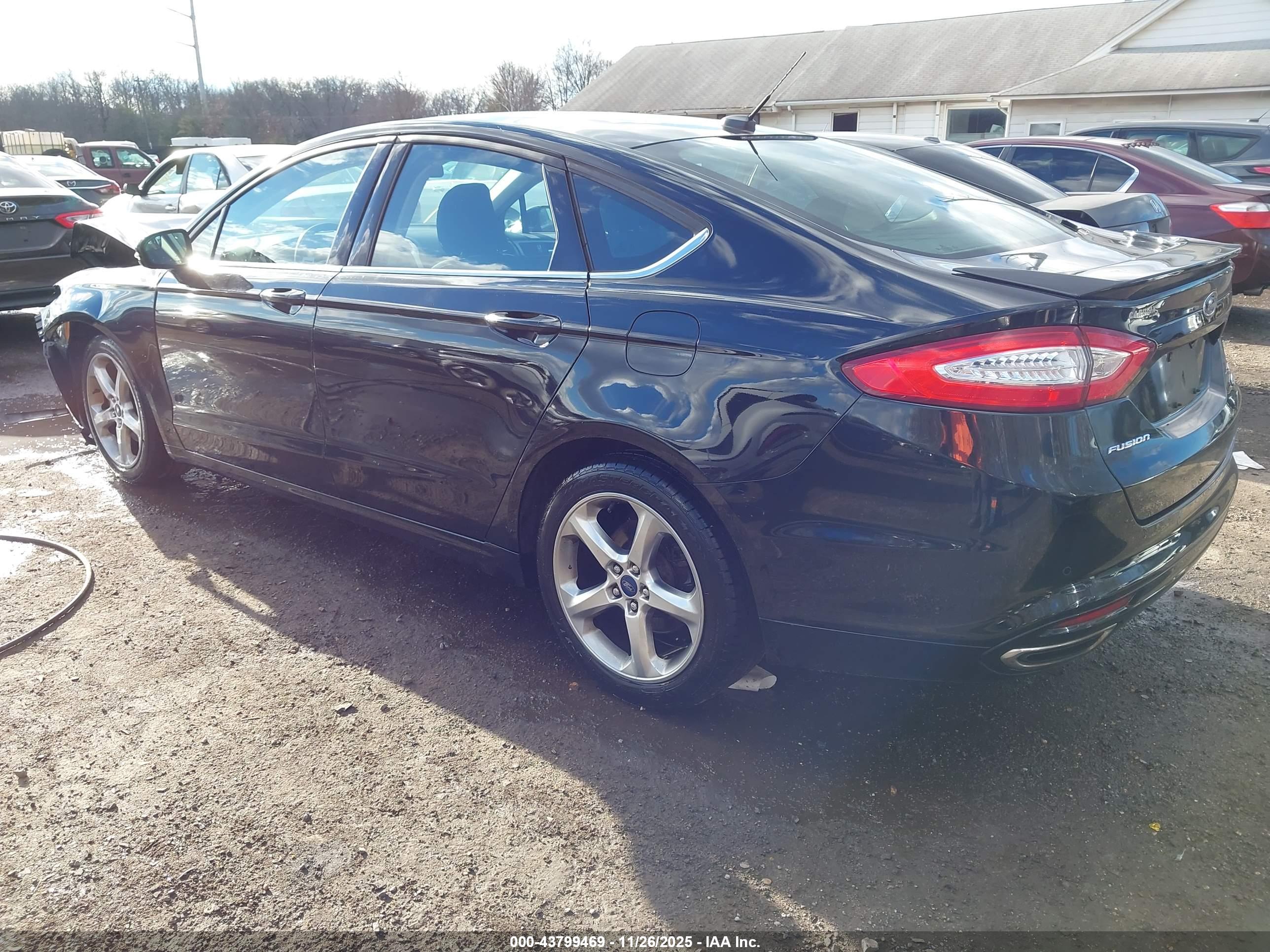 FORD FUSION image 3
