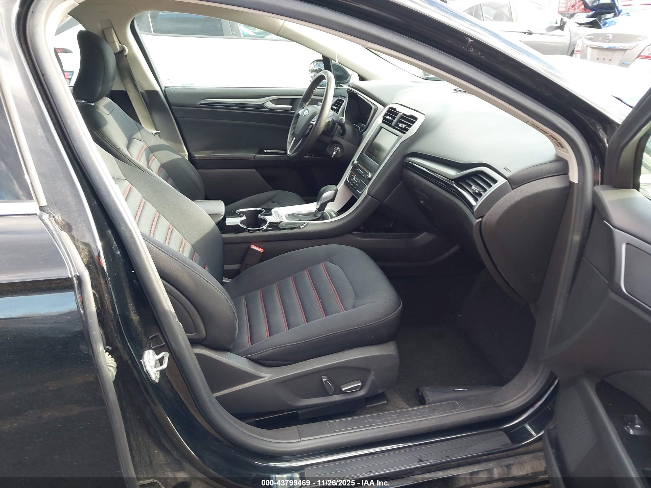 FORD FUSION image 5