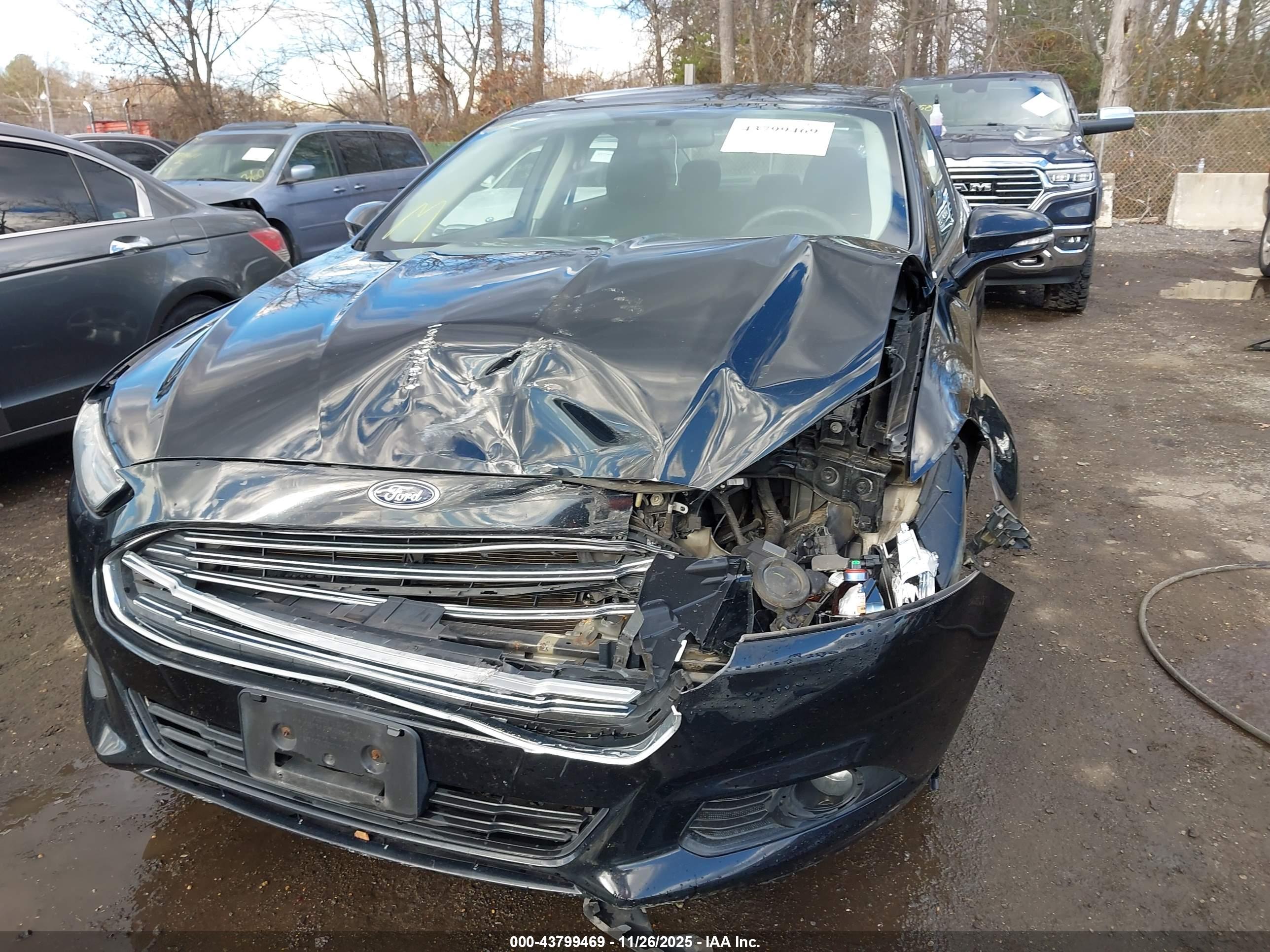 FORD FUSION image 6