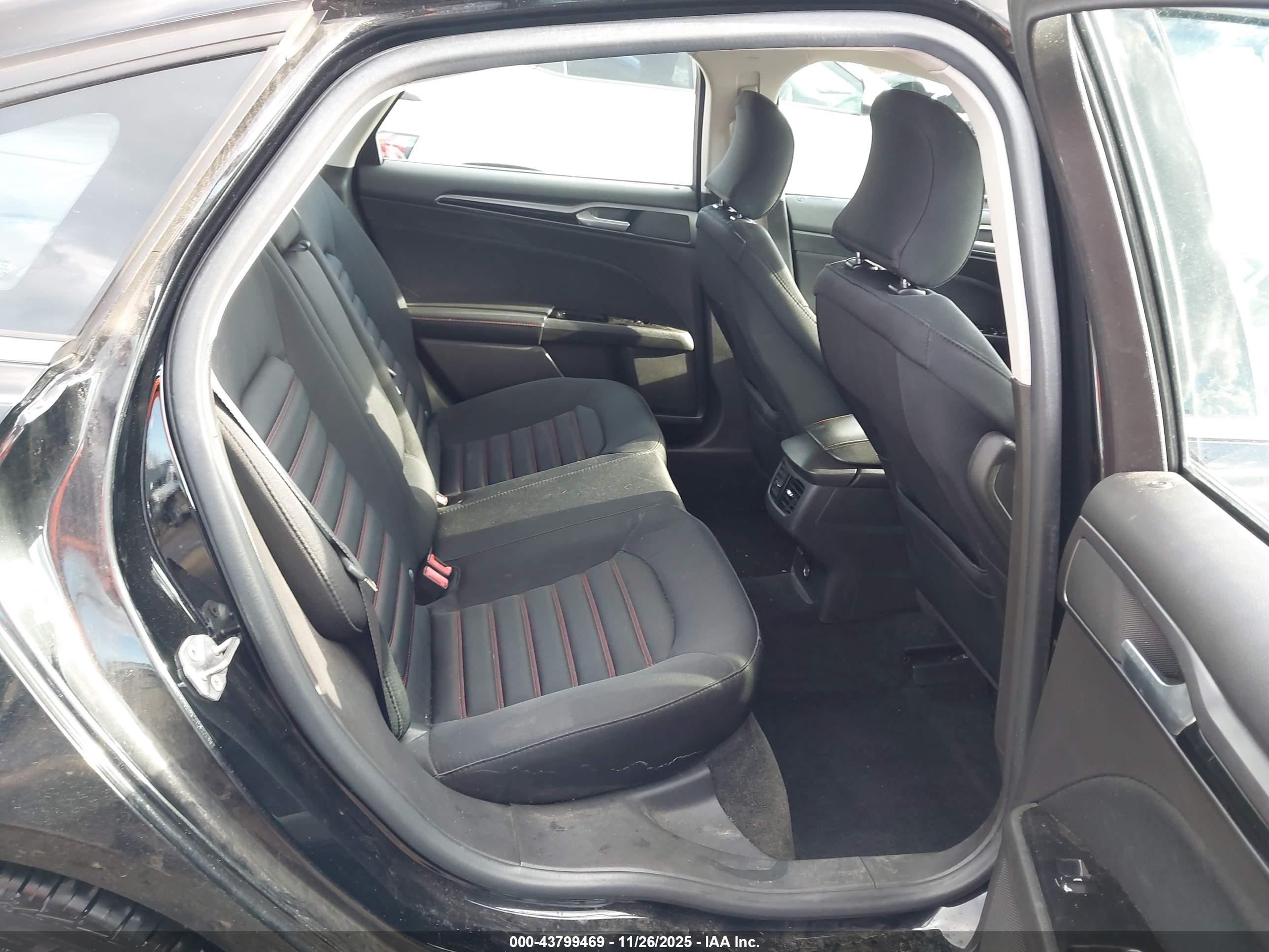 FORD FUSION image 8