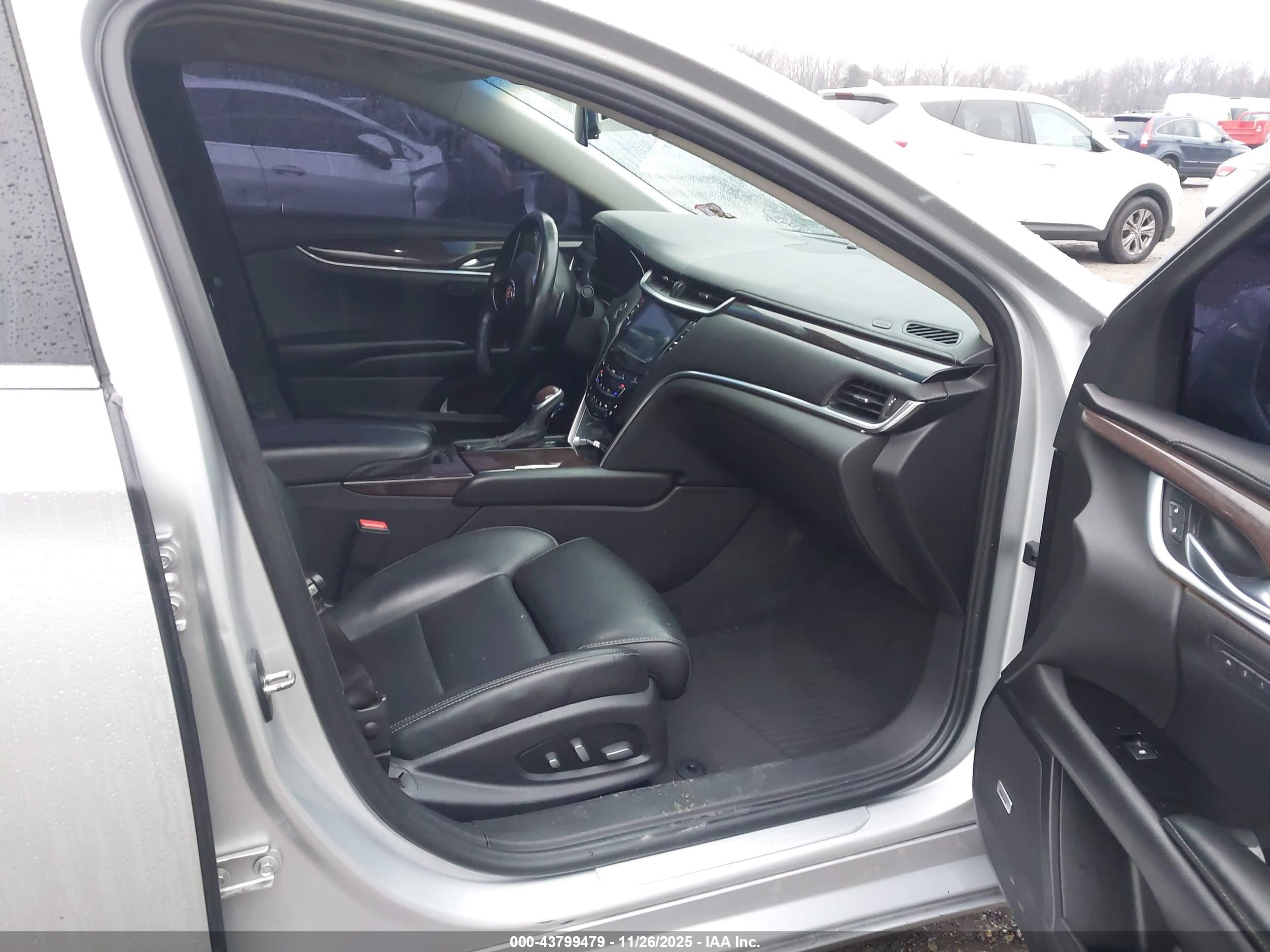 CADILLAC XTS image 5