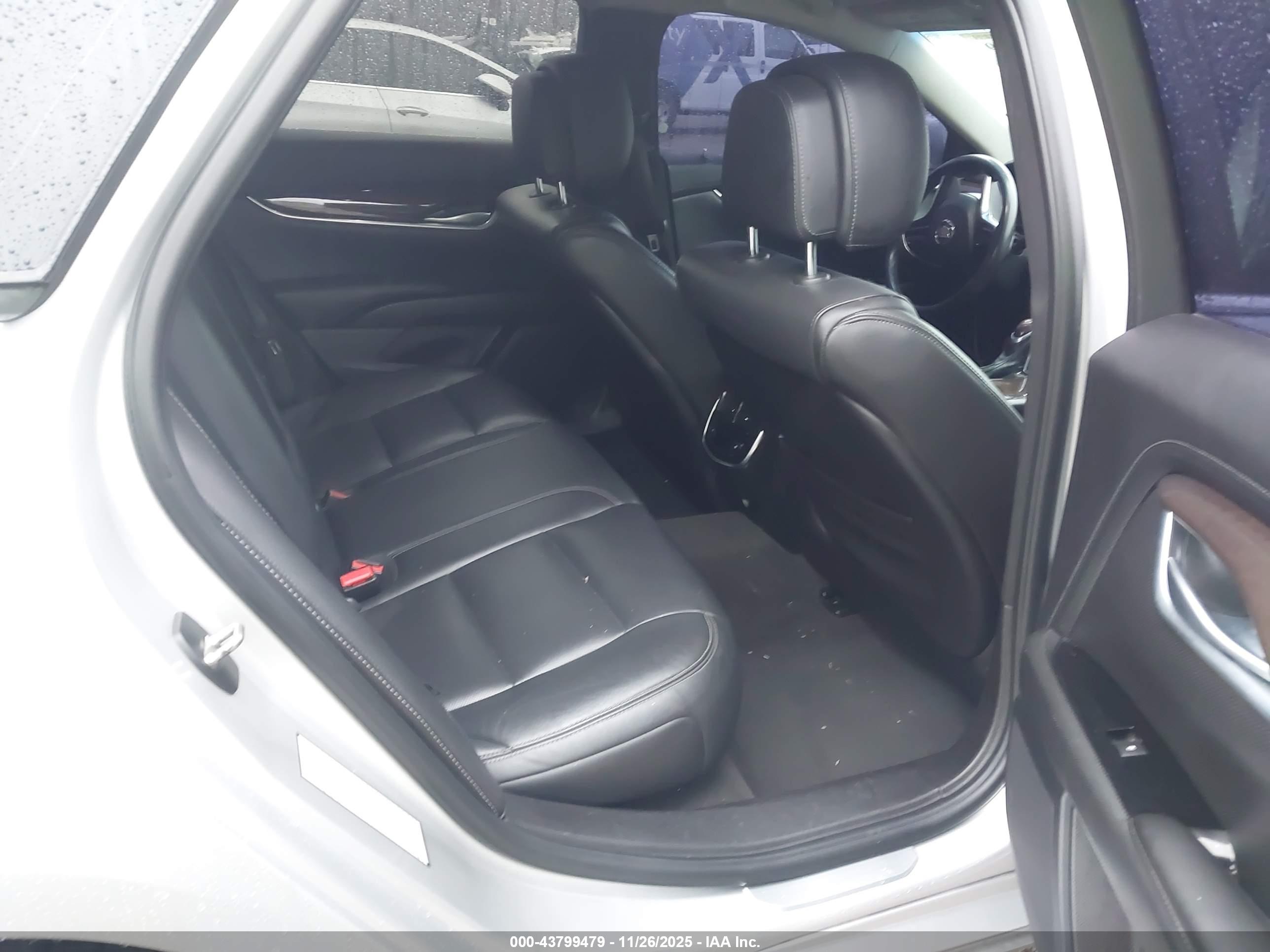 CADILLAC XTS image 8