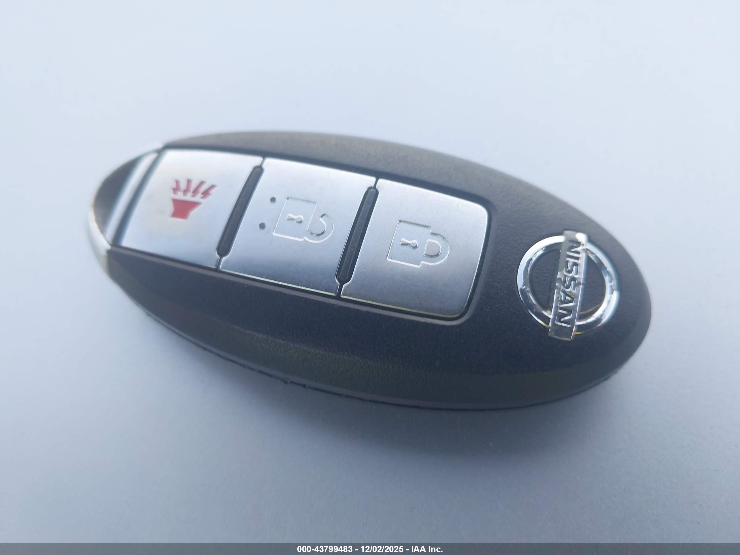 NISSAN ROGUE image 11
