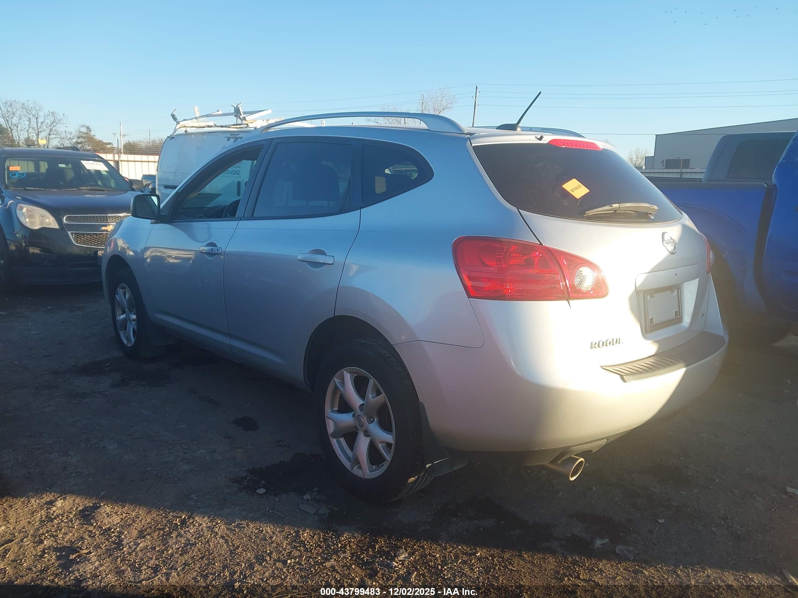 NISSAN ROGUE image 3