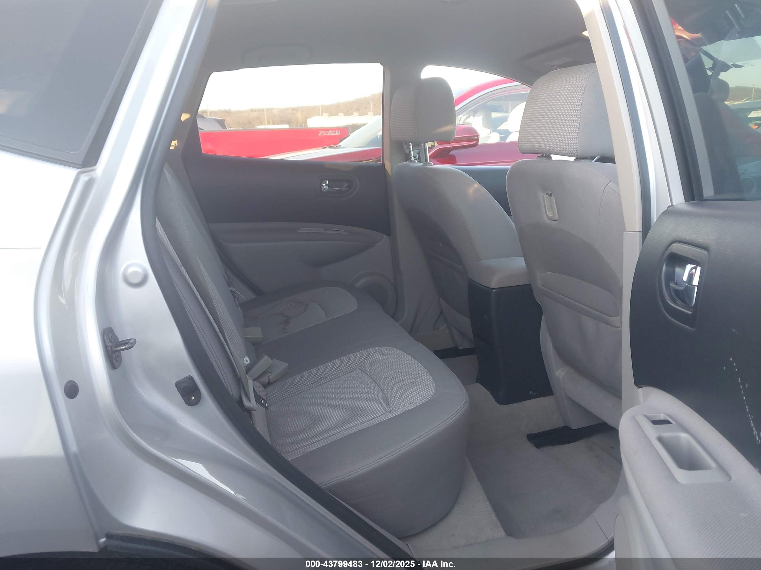 NISSAN ROGUE image 8