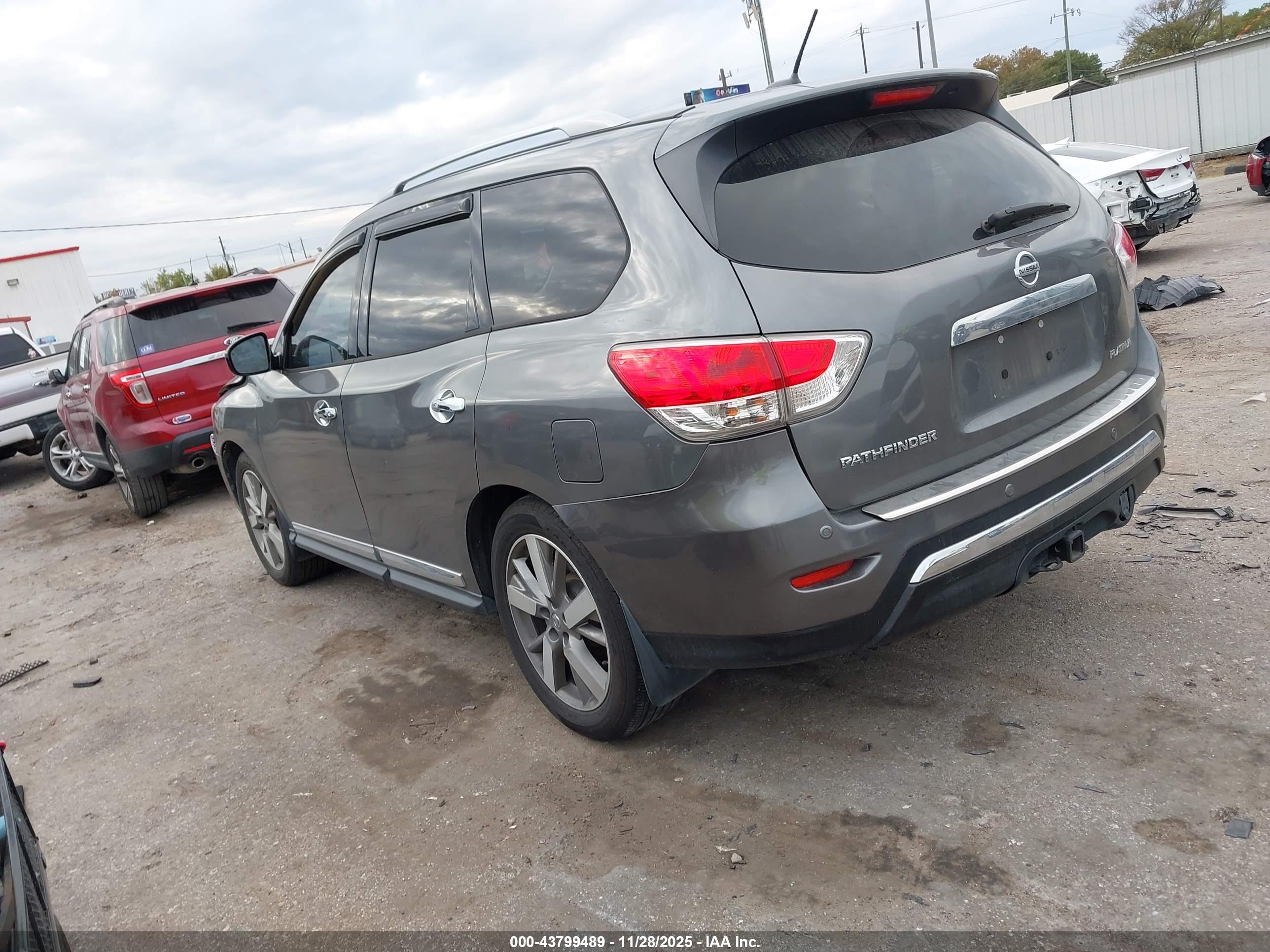 NISSAN PATHFINDER image 3