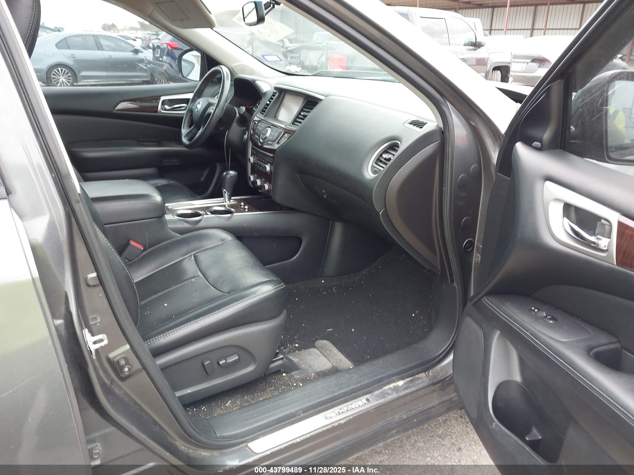 NISSAN PATHFINDER image 5