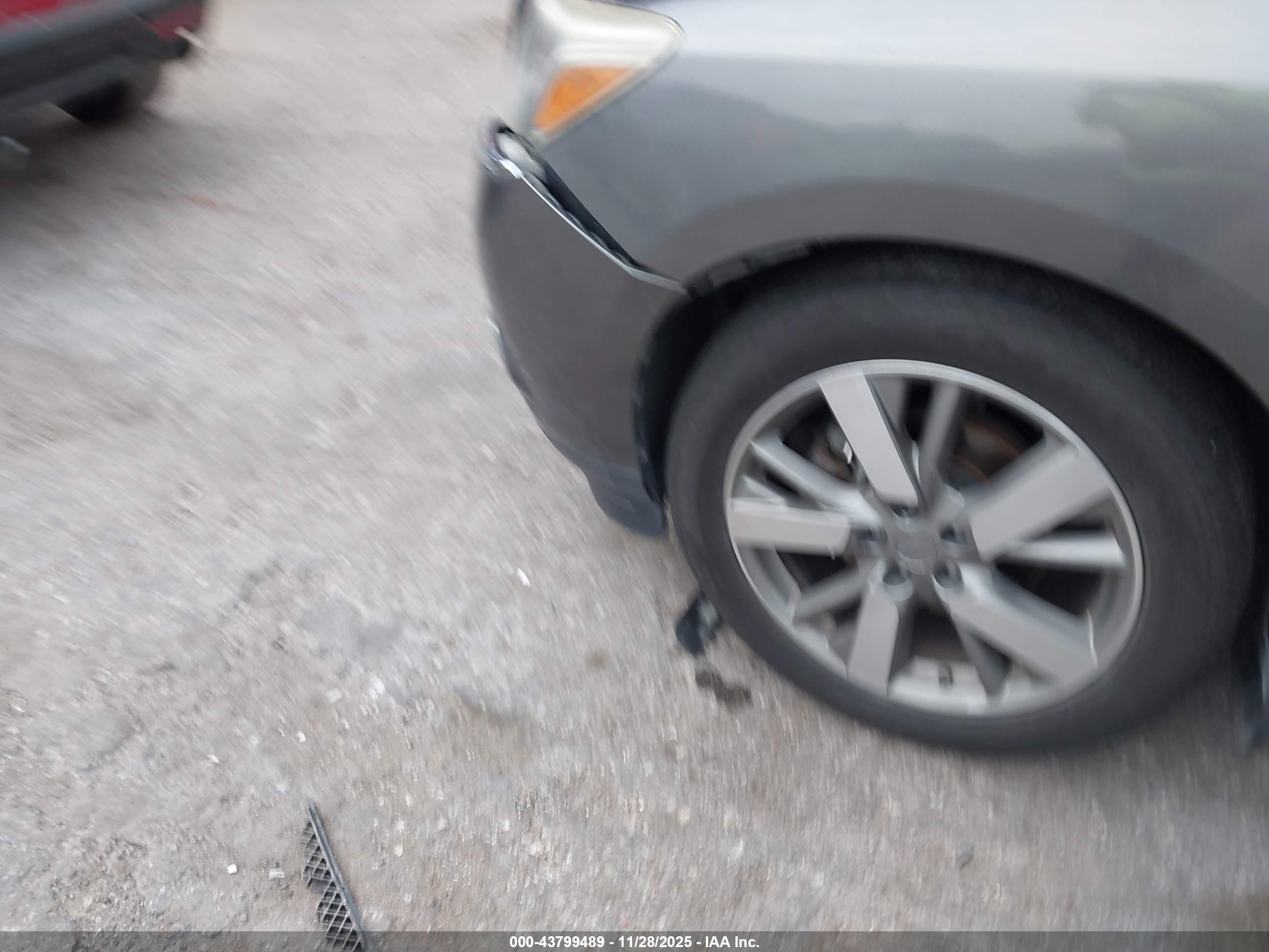 NISSAN PATHFINDER image 6