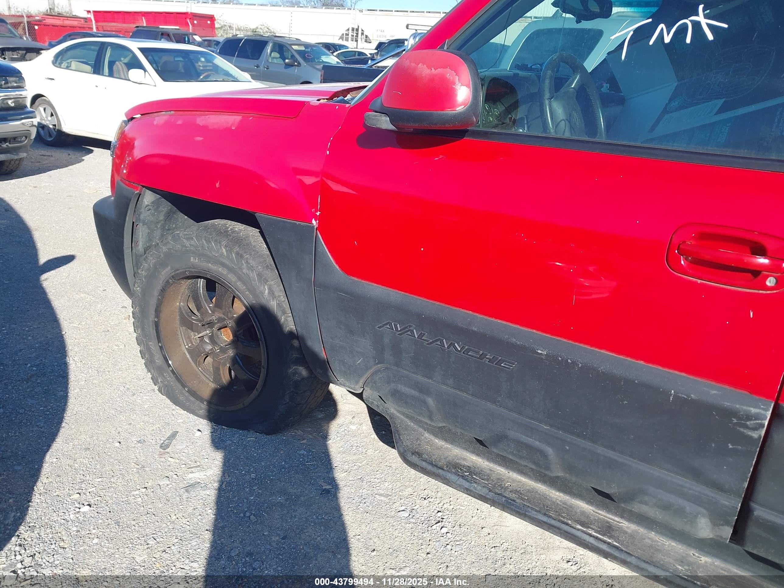 CHEVROLET AVALANCHE image 6