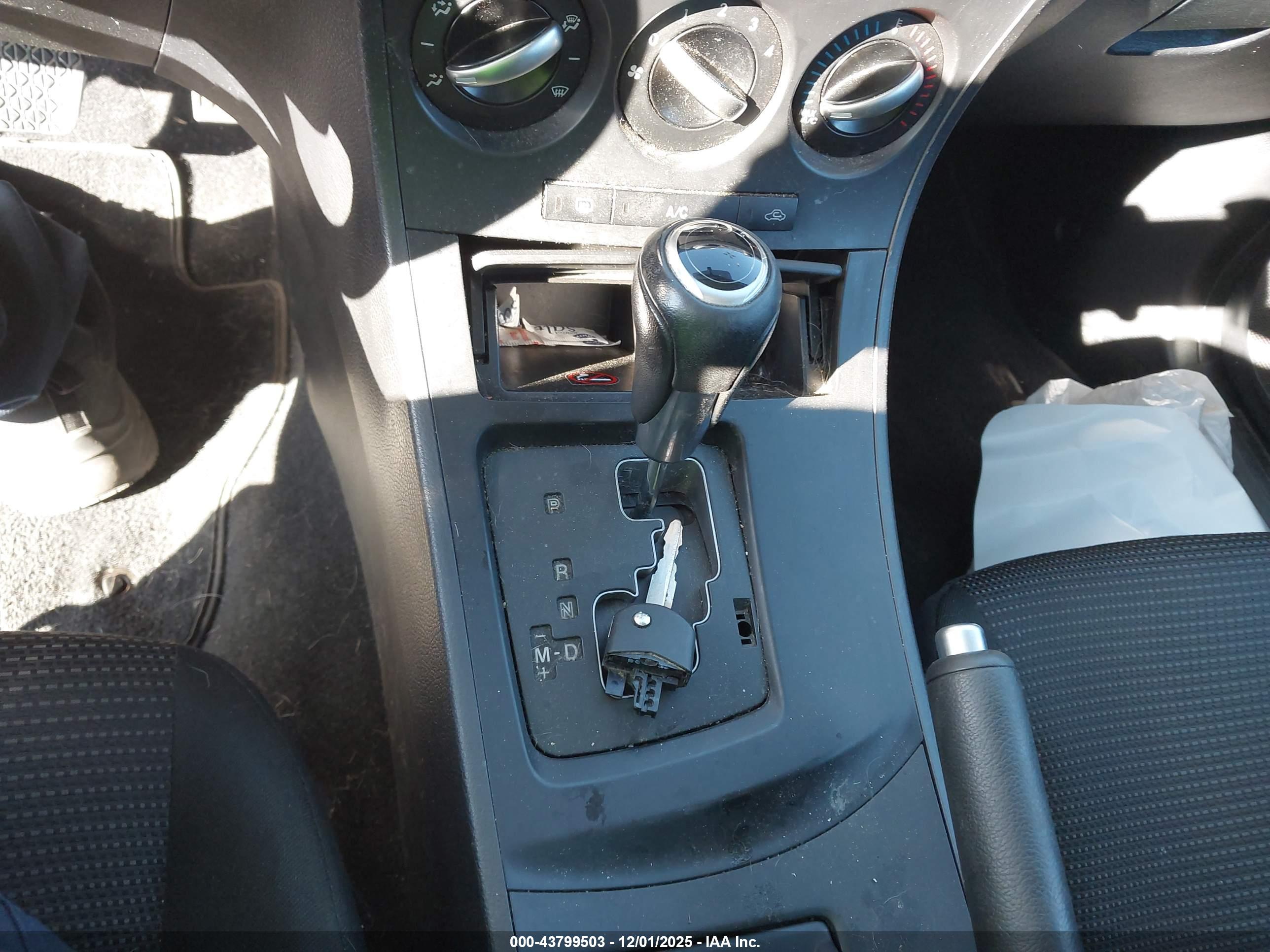 MAZDA MAZDA3 image 11