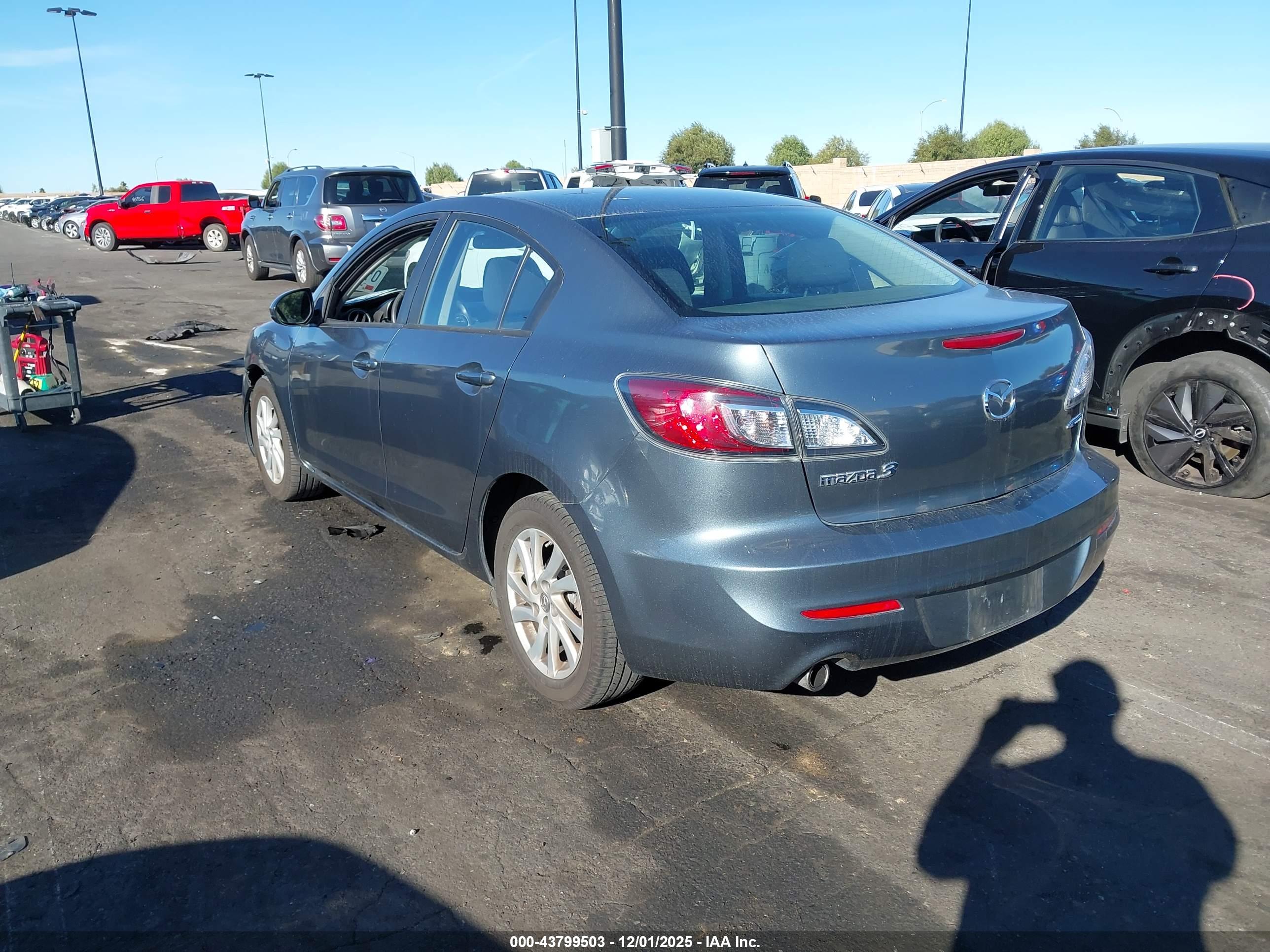 MAZDA MAZDA3 image 3