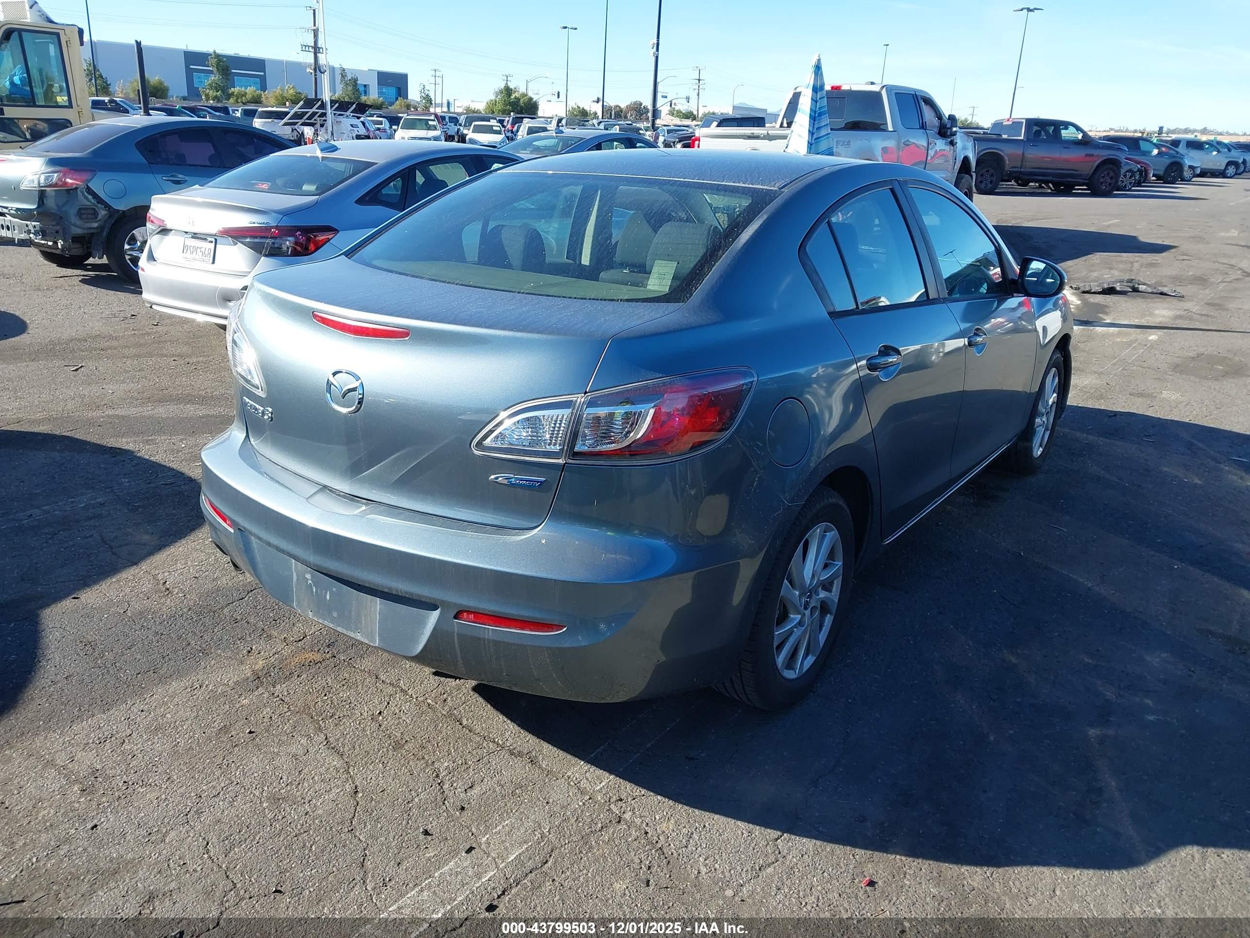 MAZDA MAZDA3 image 4