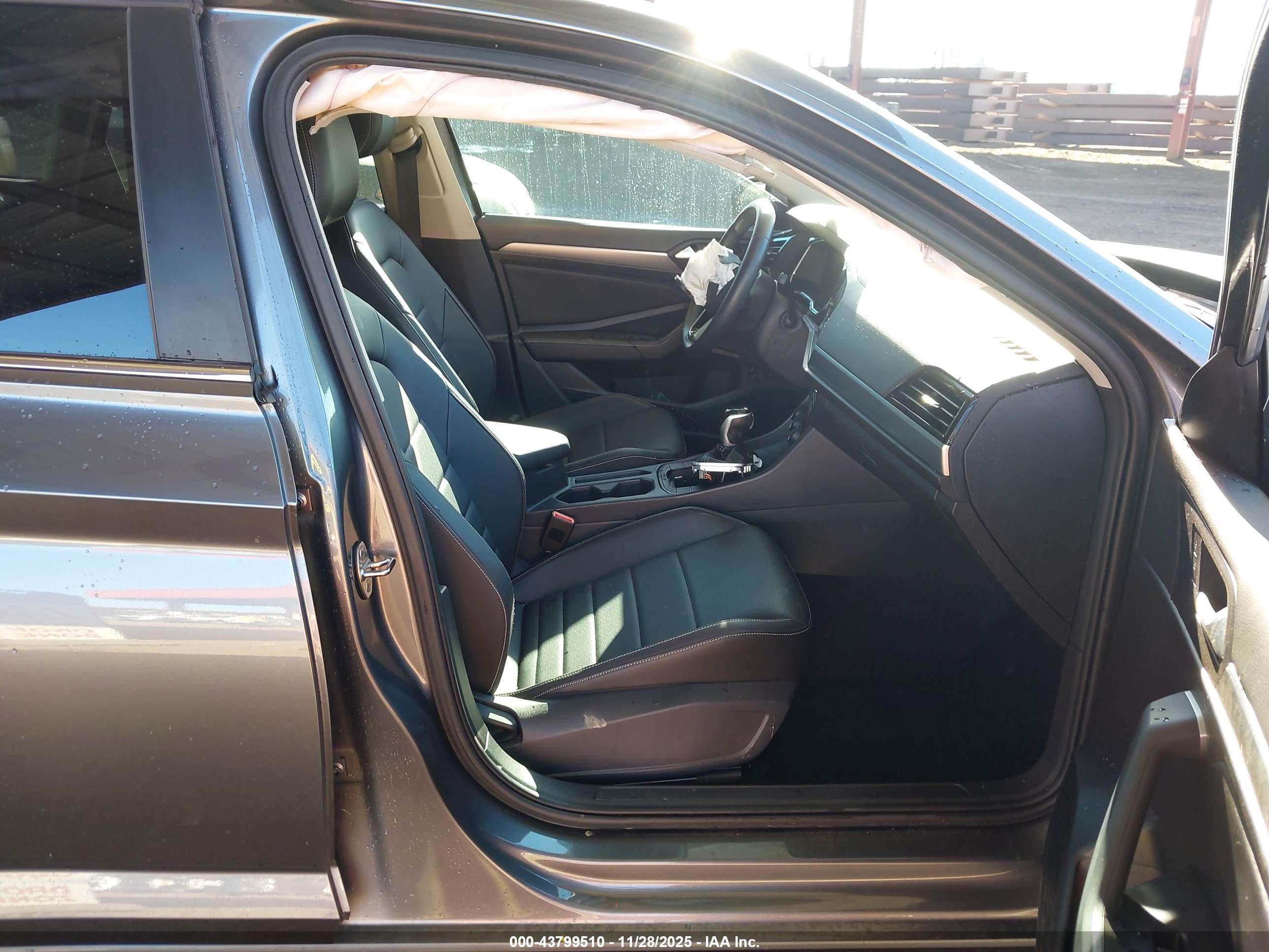 VOLKSWAGEN JETTA image 5