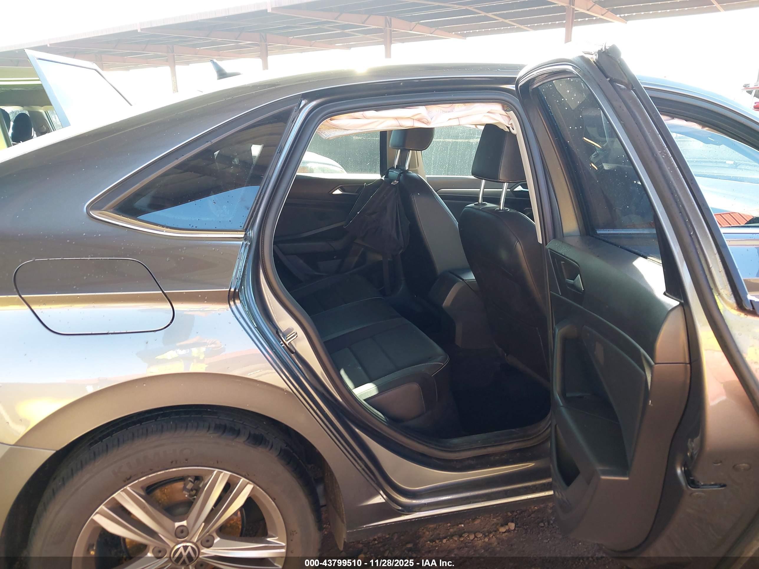 VOLKSWAGEN JETTA image 8