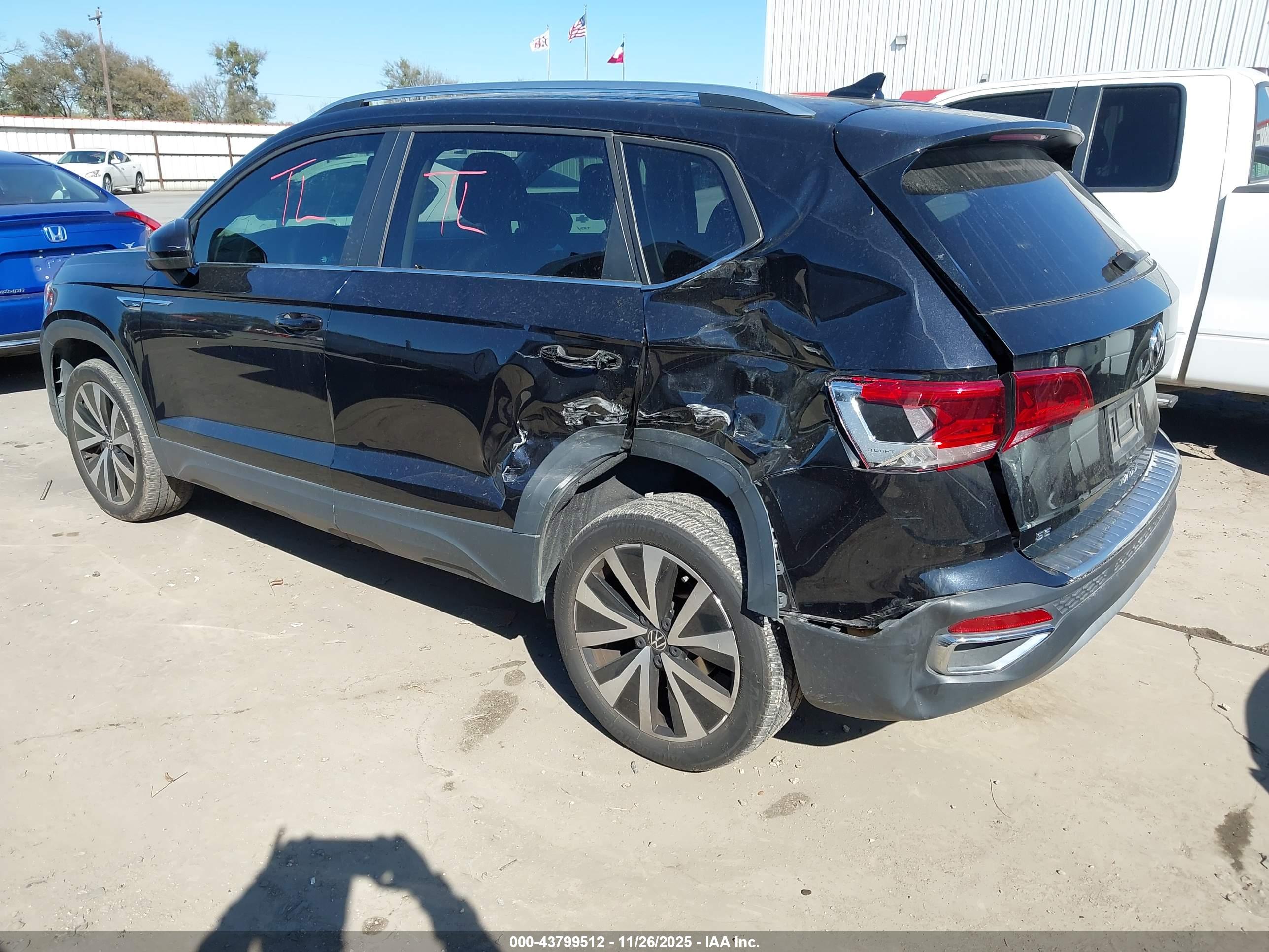 VOLKSWAGEN TAOS image 3