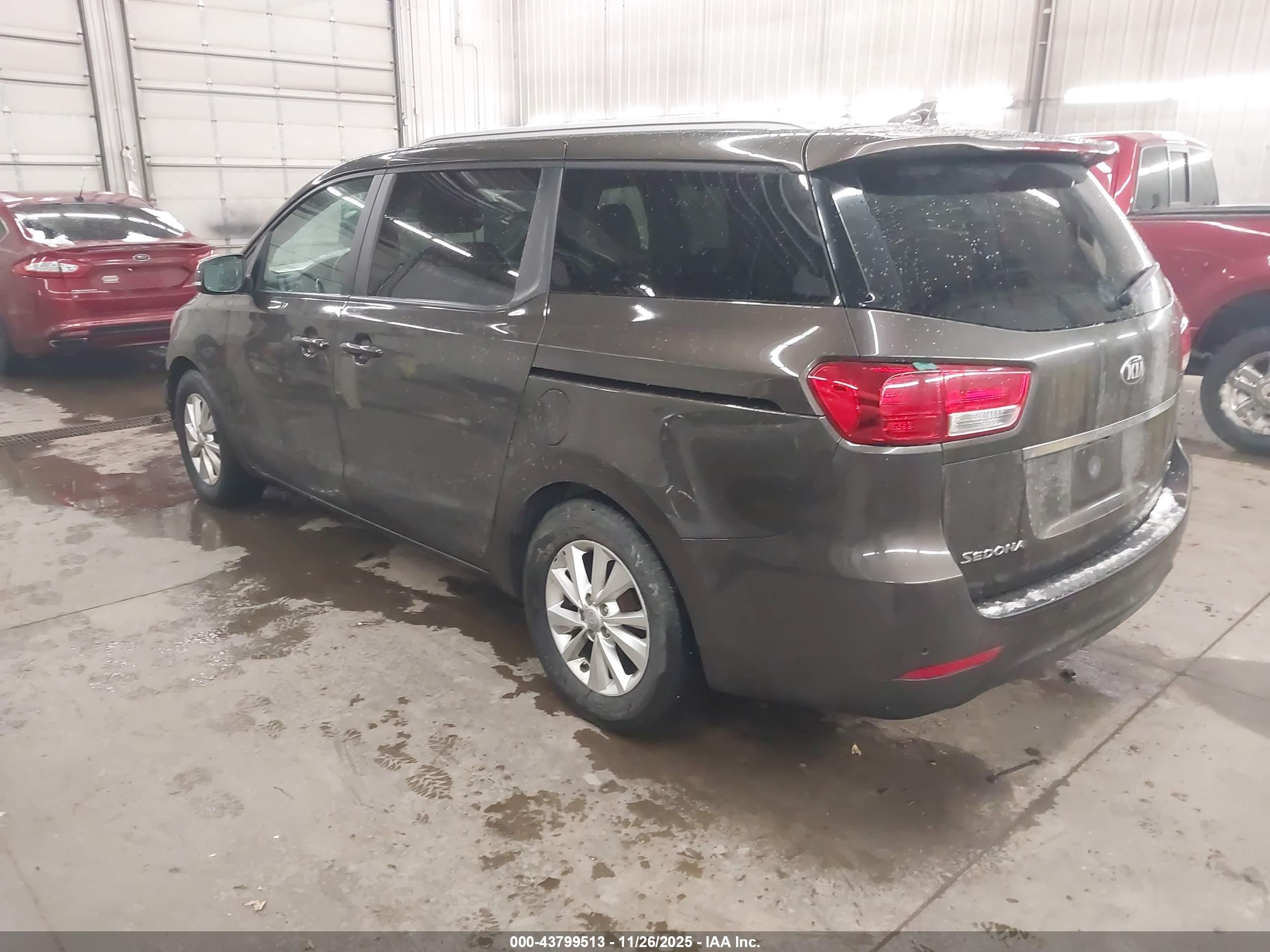 KIA SEDONA image 3