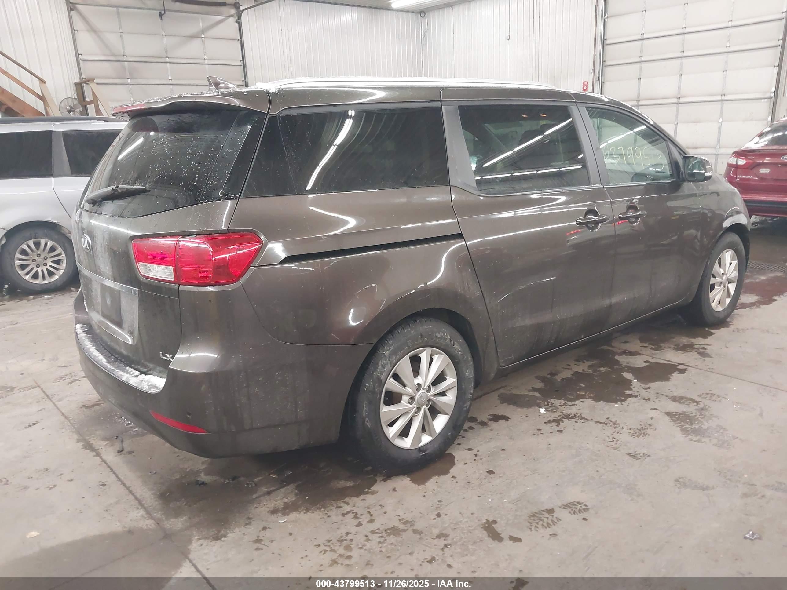 KIA SEDONA image 4