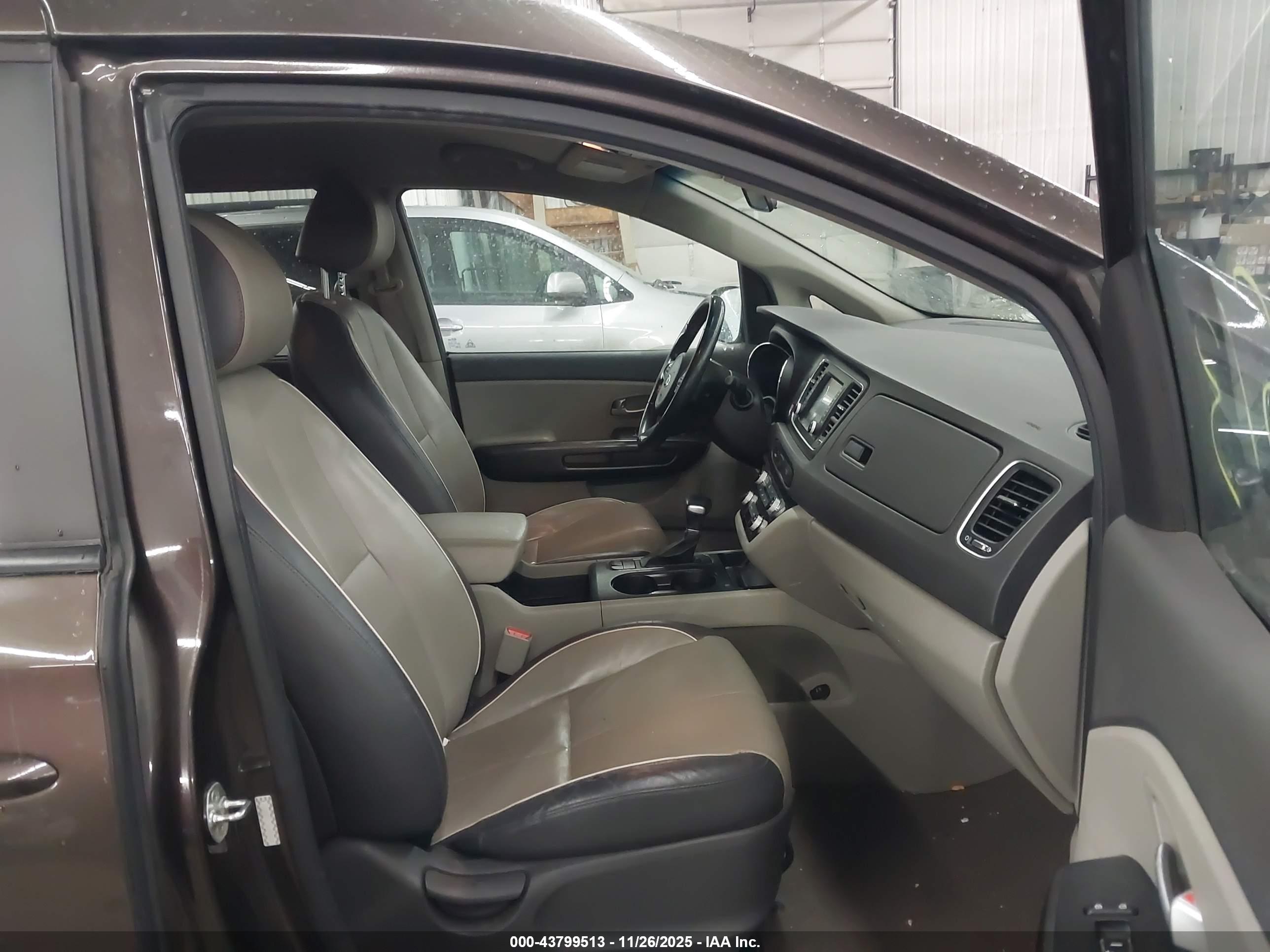 KIA SEDONA image 5