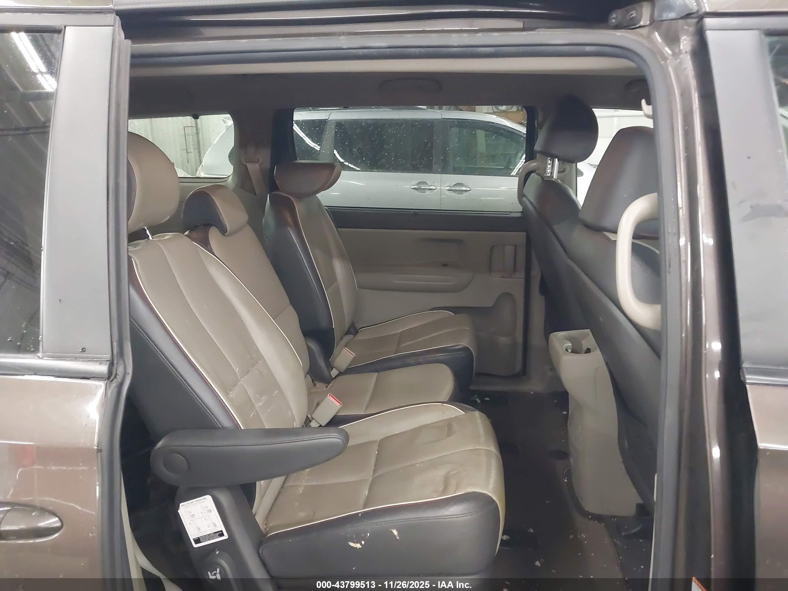 KIA SEDONA image 8