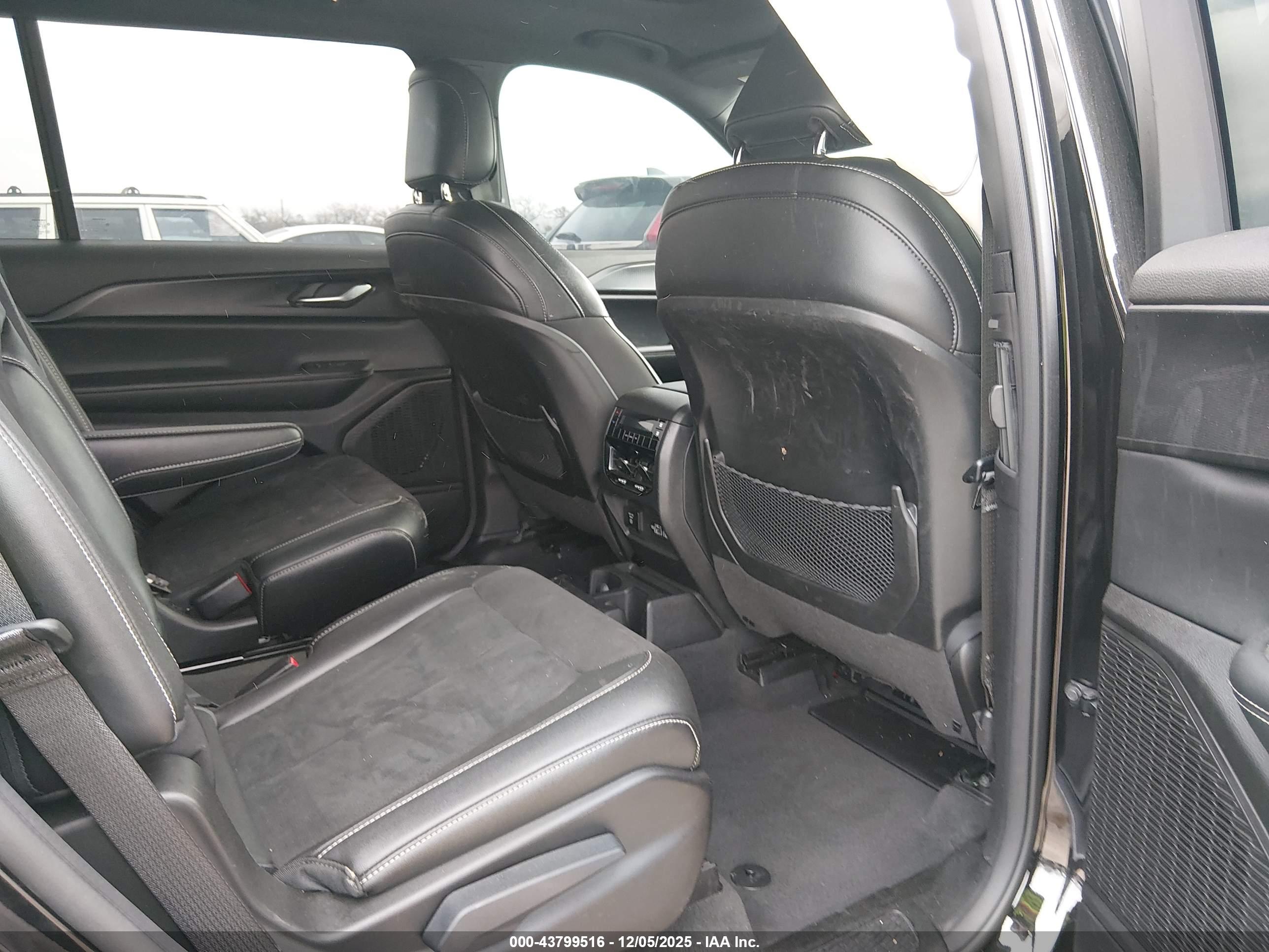 JEEP GRAND image 8