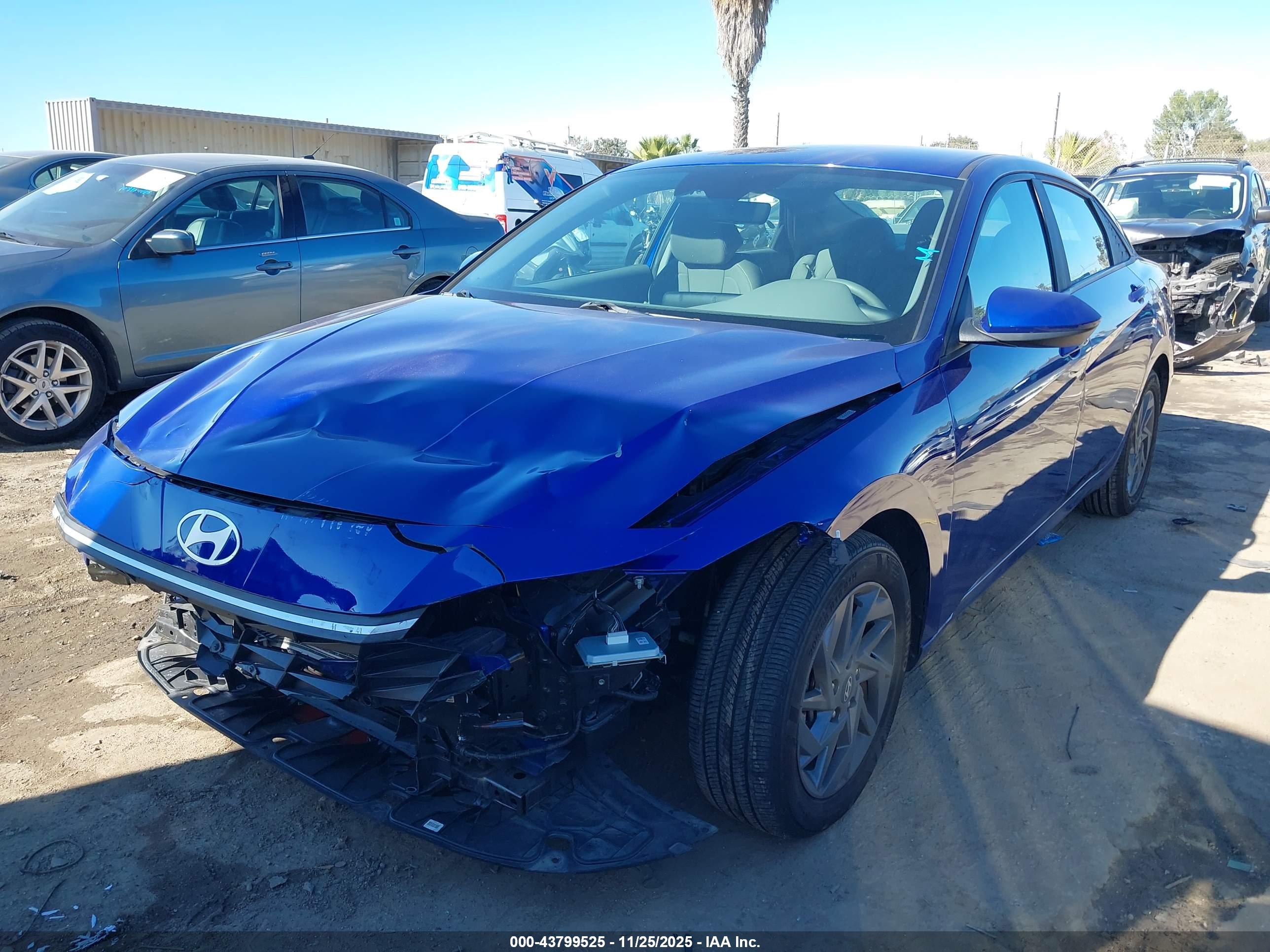 HYUNDAI ELANTRA image 2