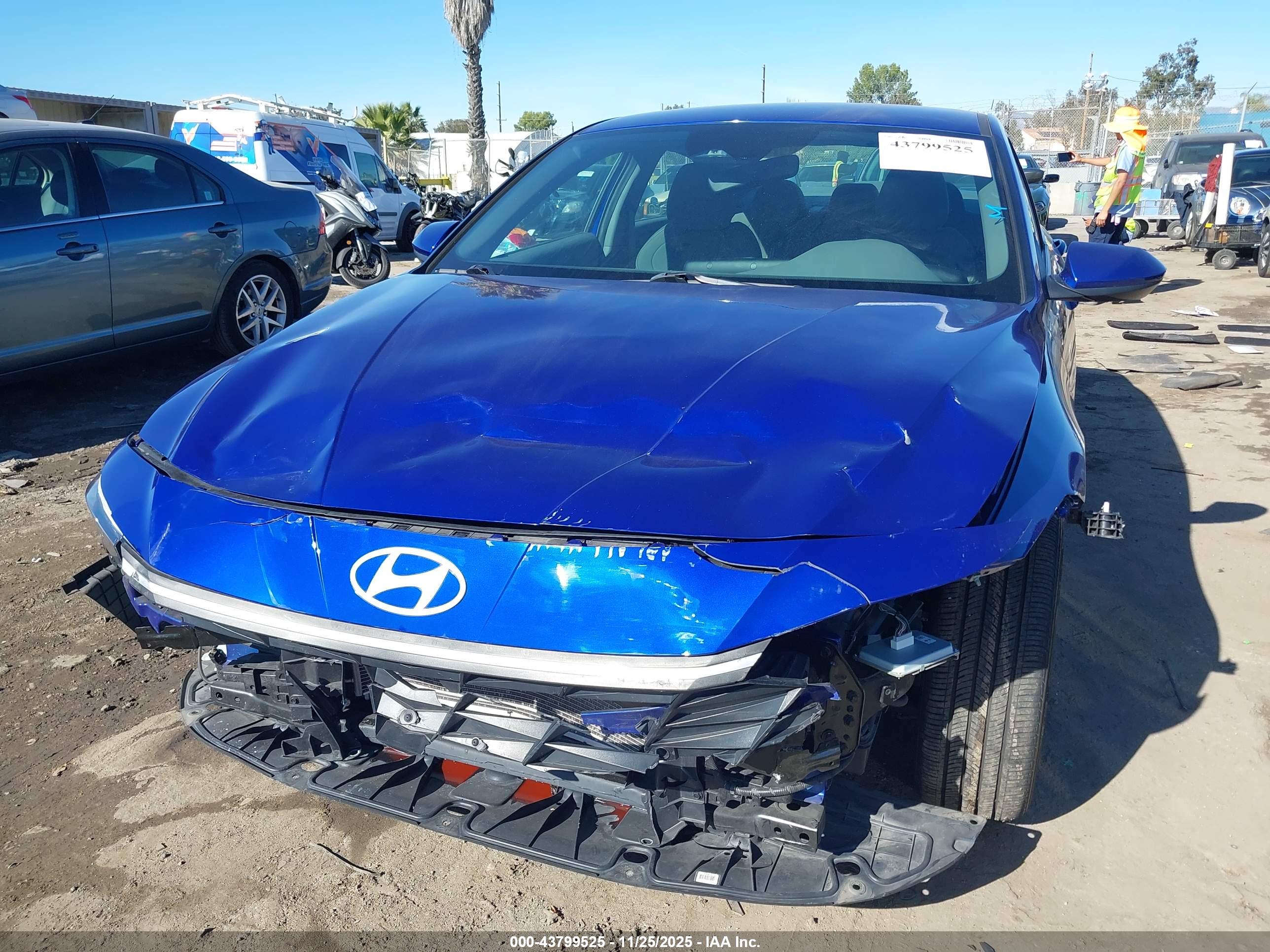 HYUNDAI ELANTRA image 6