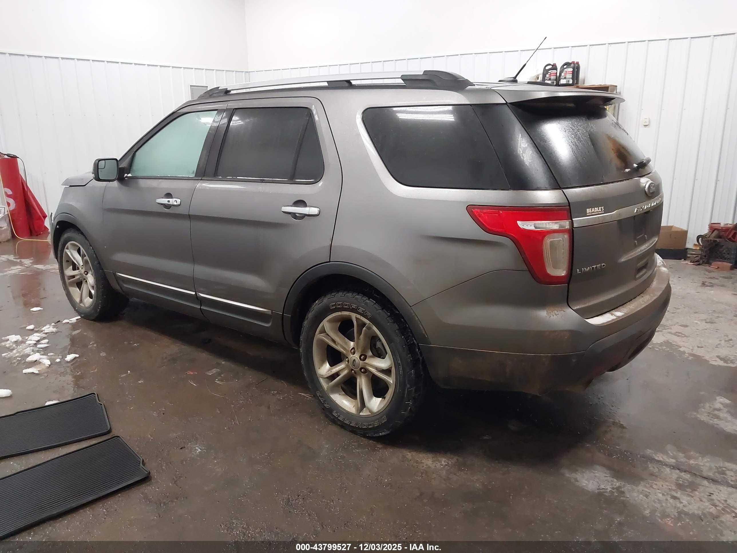 FORD EXPLORER image 3