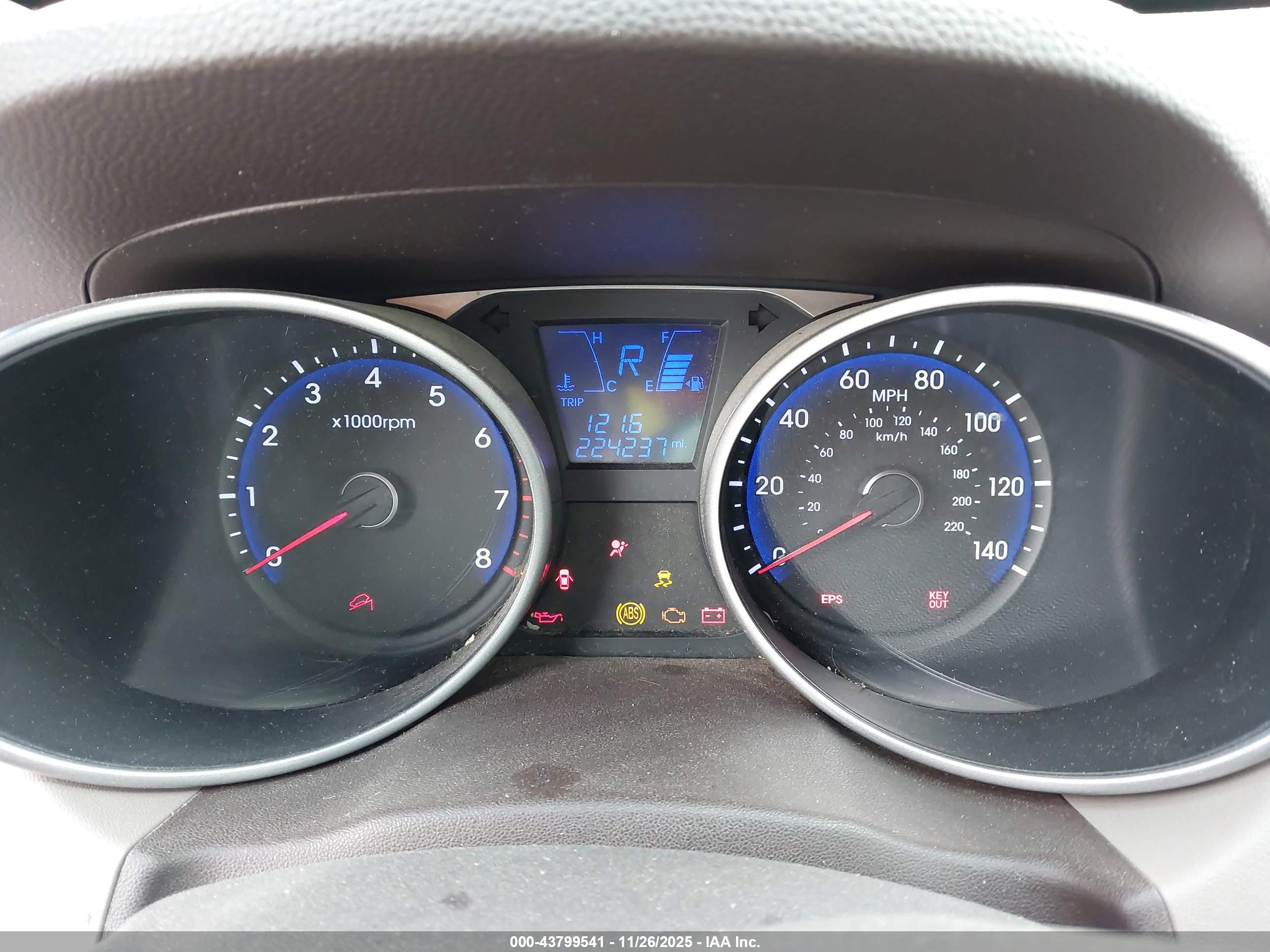 HYUNDAI TUCSON image 7