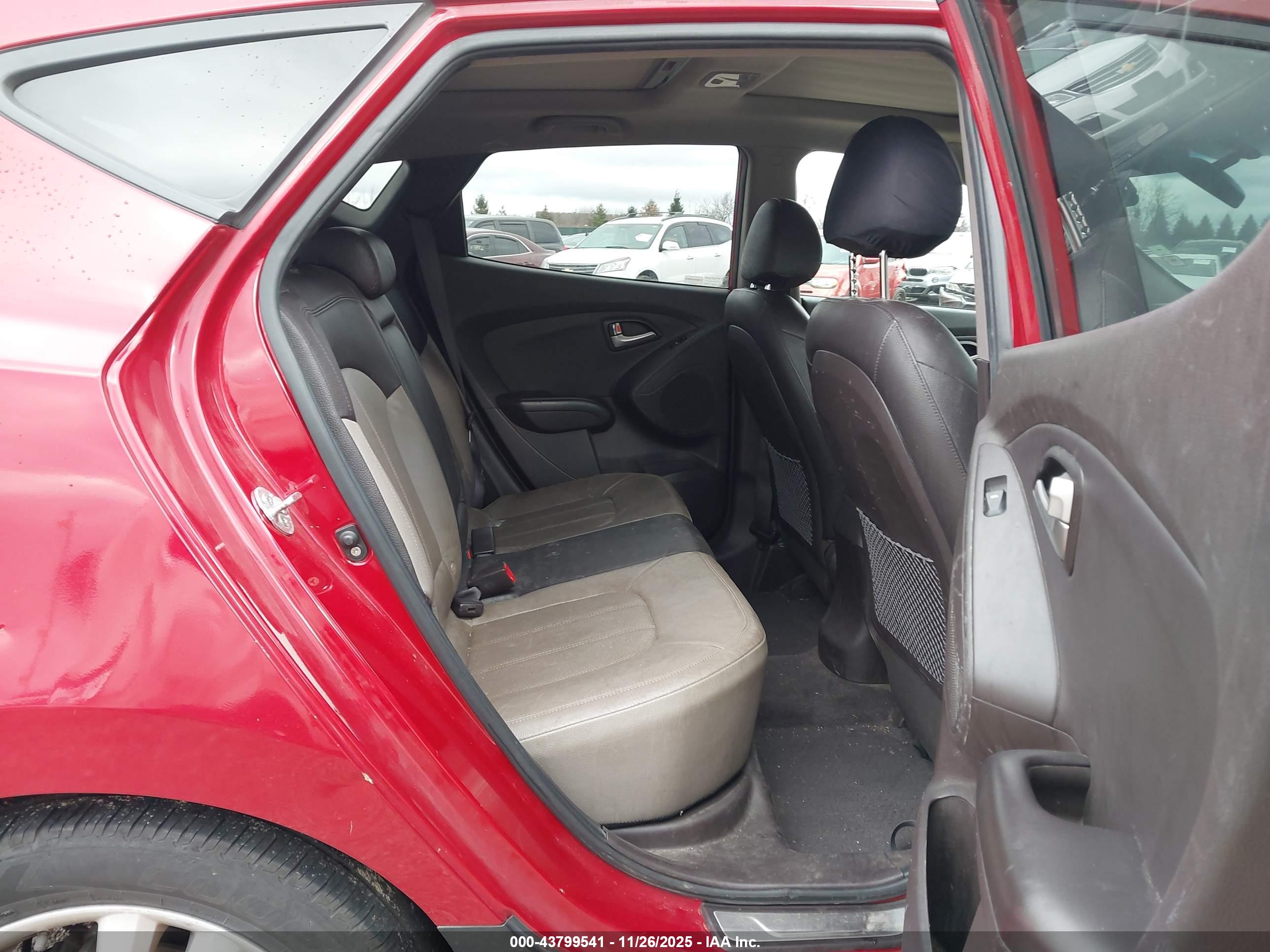 HYUNDAI TUCSON image 8