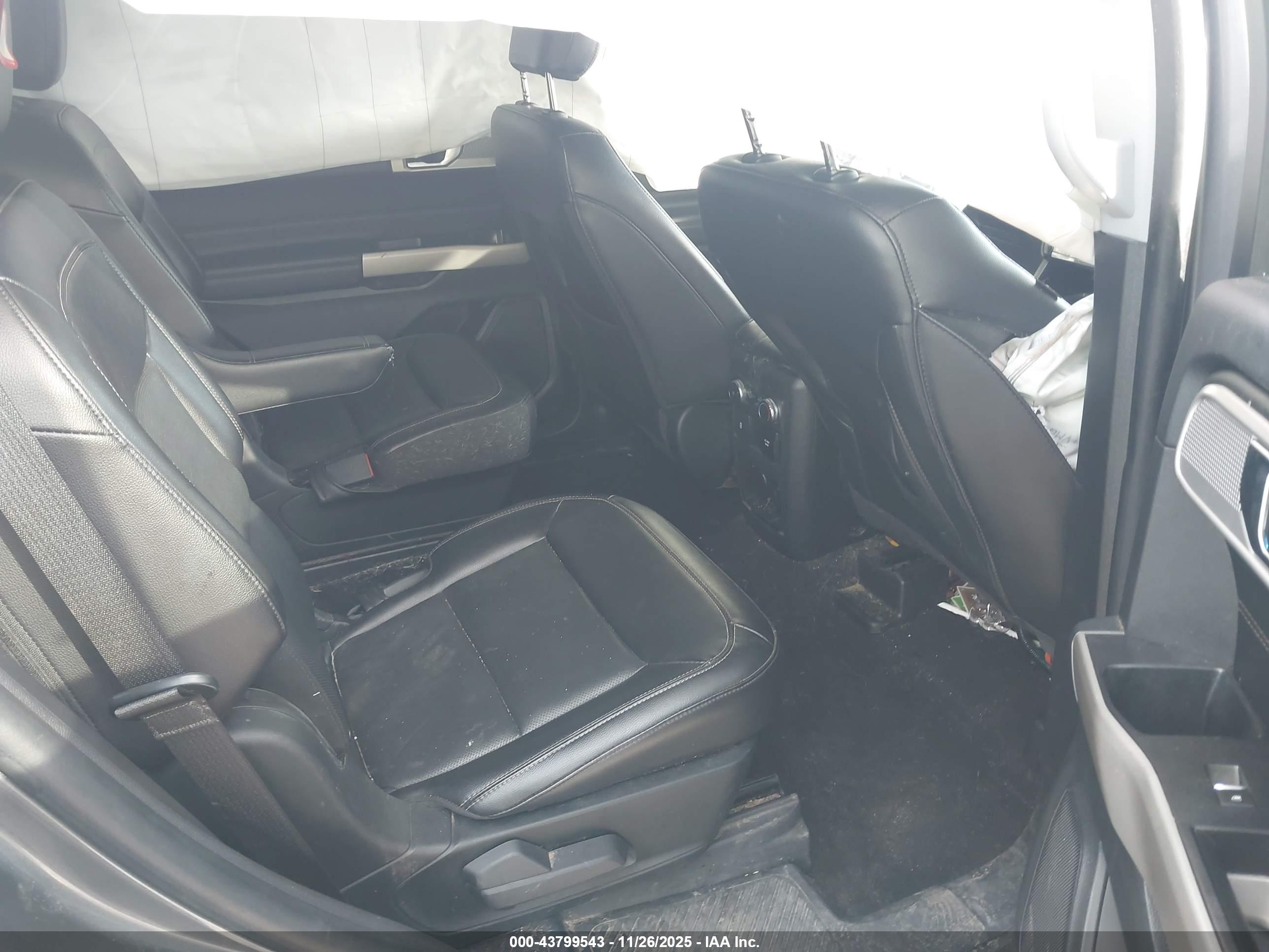 FORD EXPLORER image 8