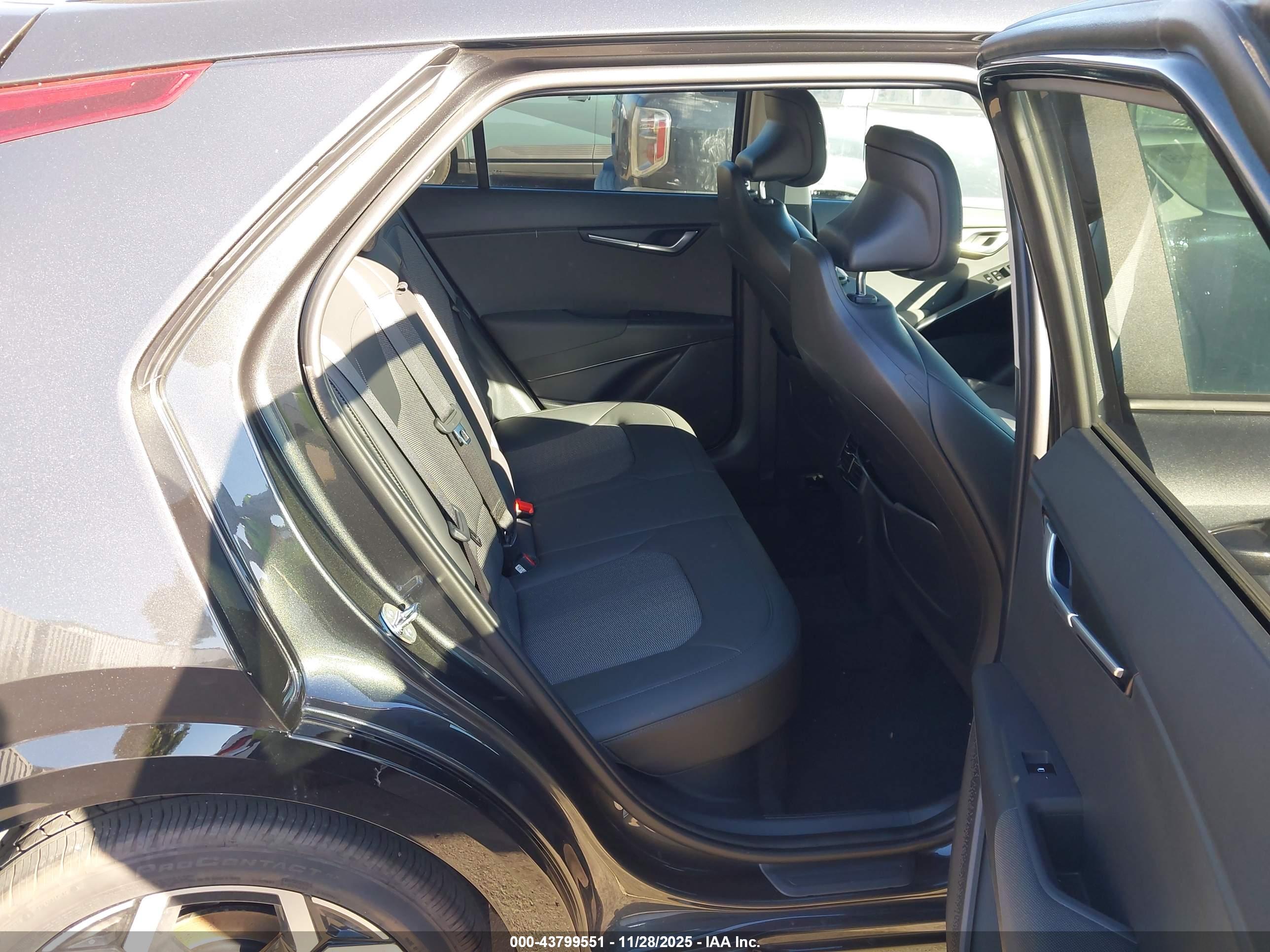 KIA NIRO image 8