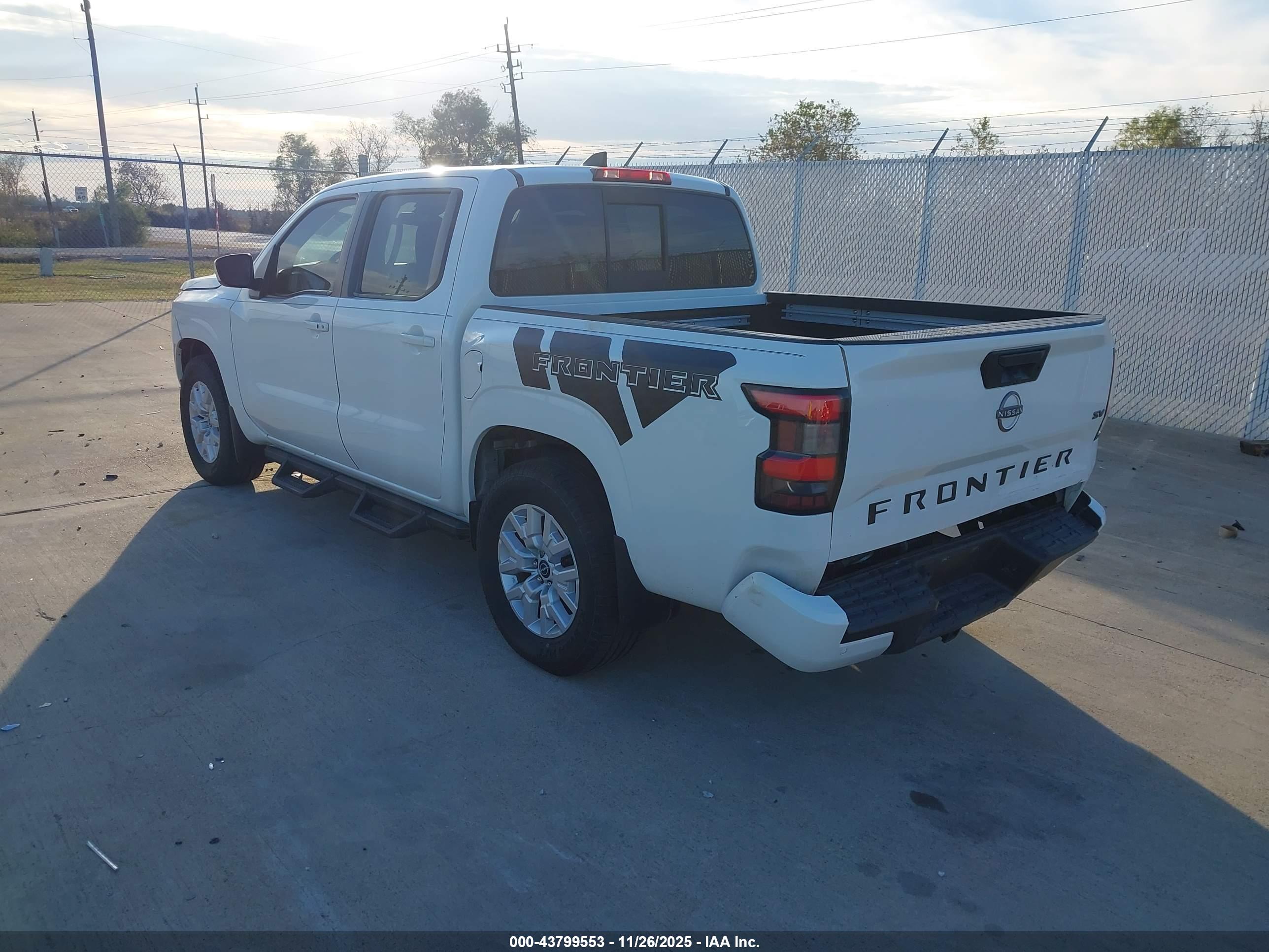 NISSAN FRONTIER image 3