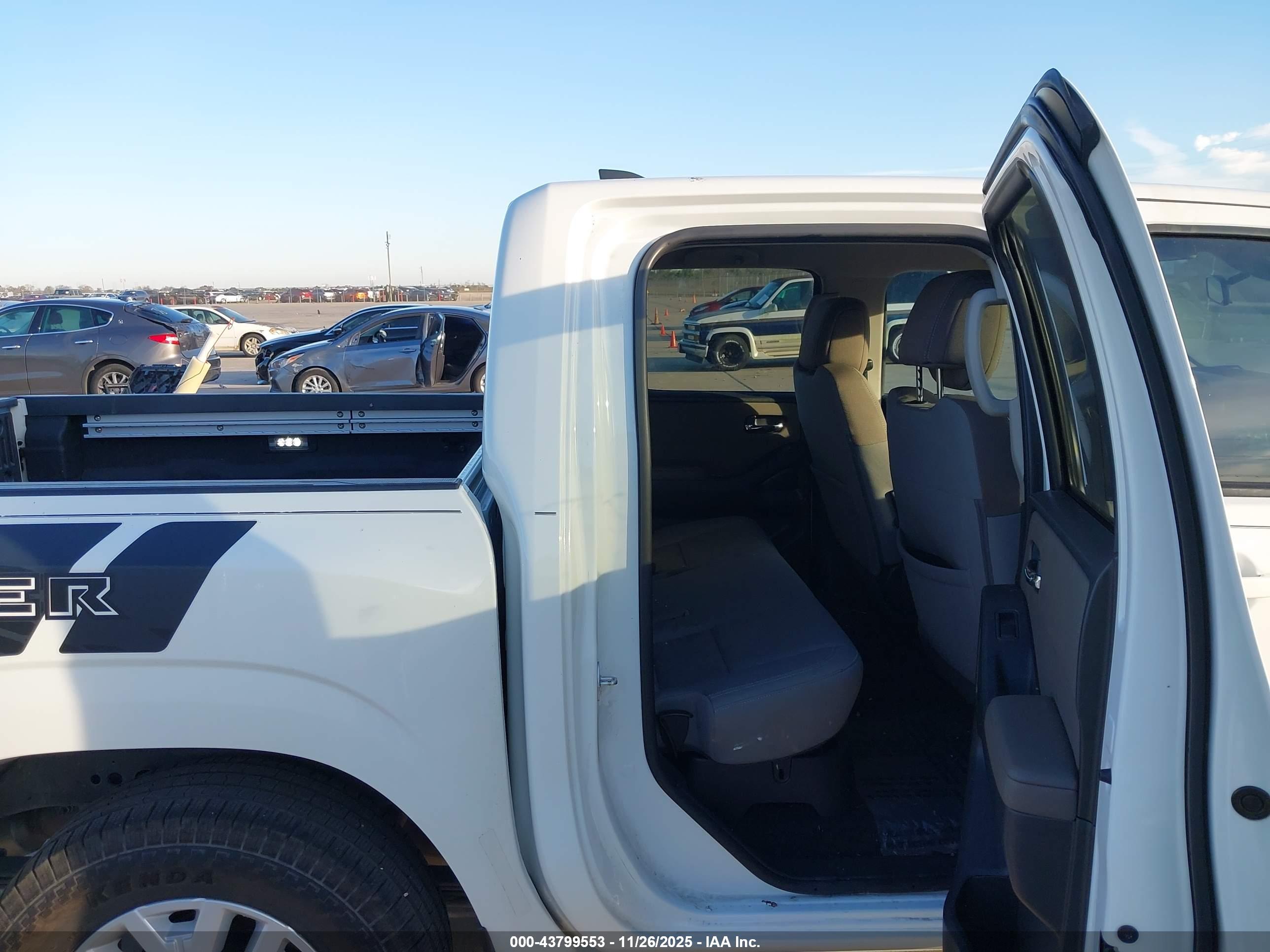 NISSAN FRONTIER image 8