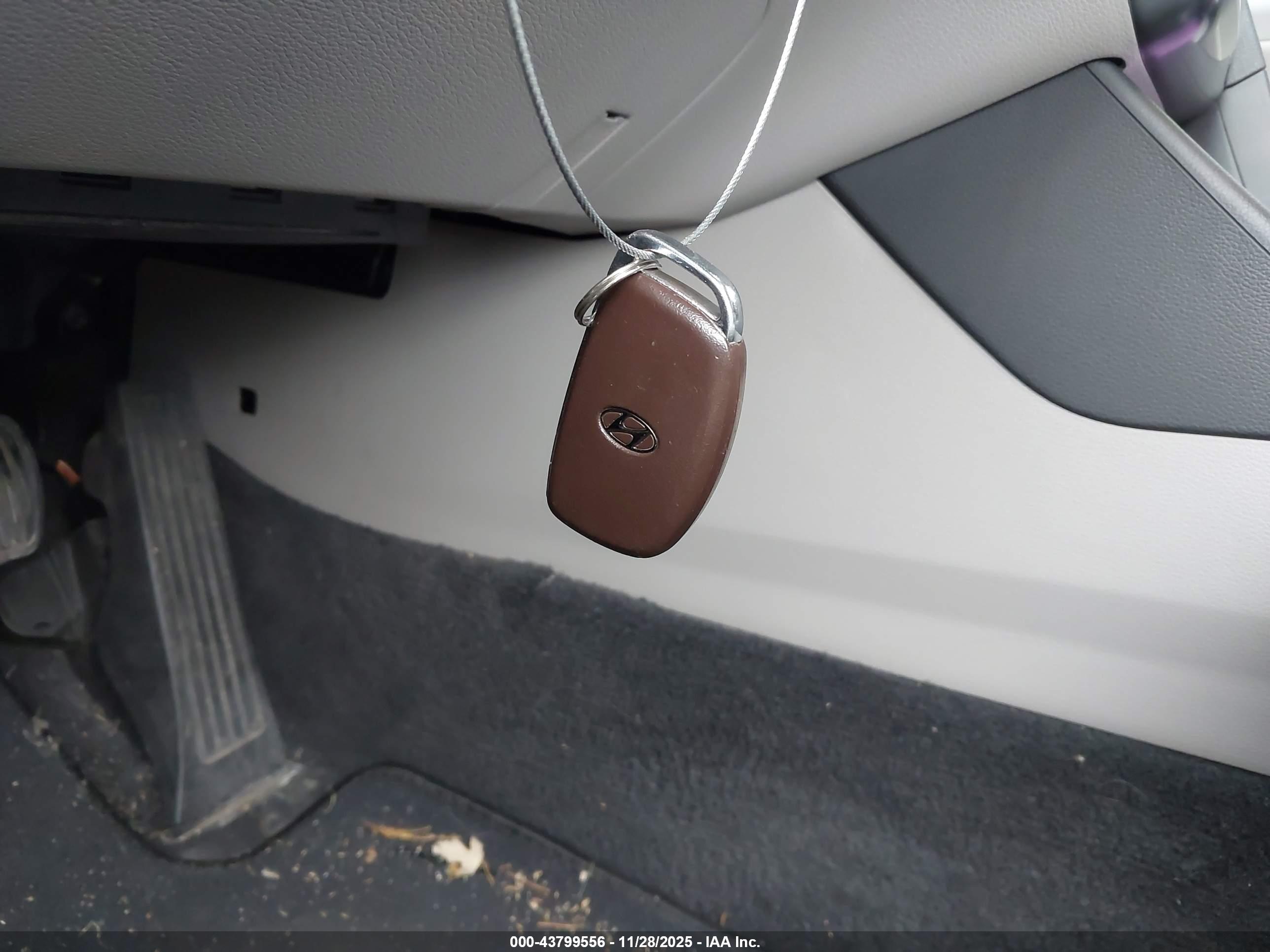 HYUNDAI SONATA image 11