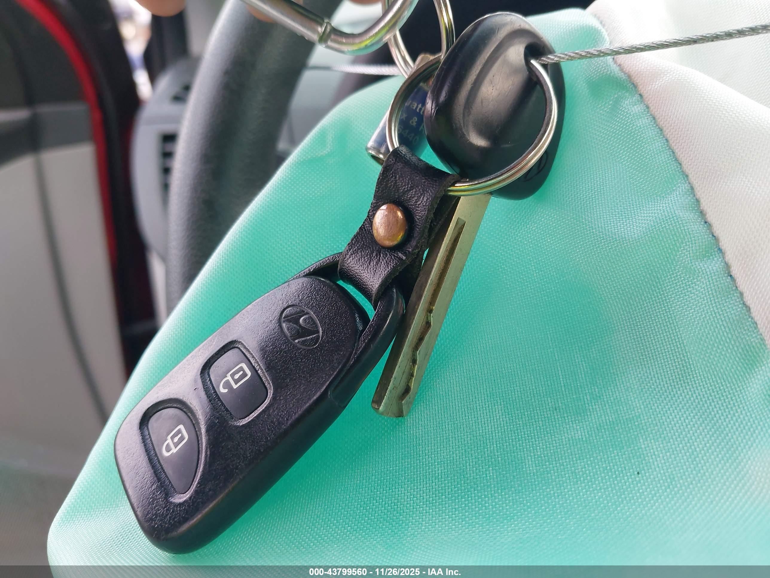 HYUNDAI ACCENT image 11
