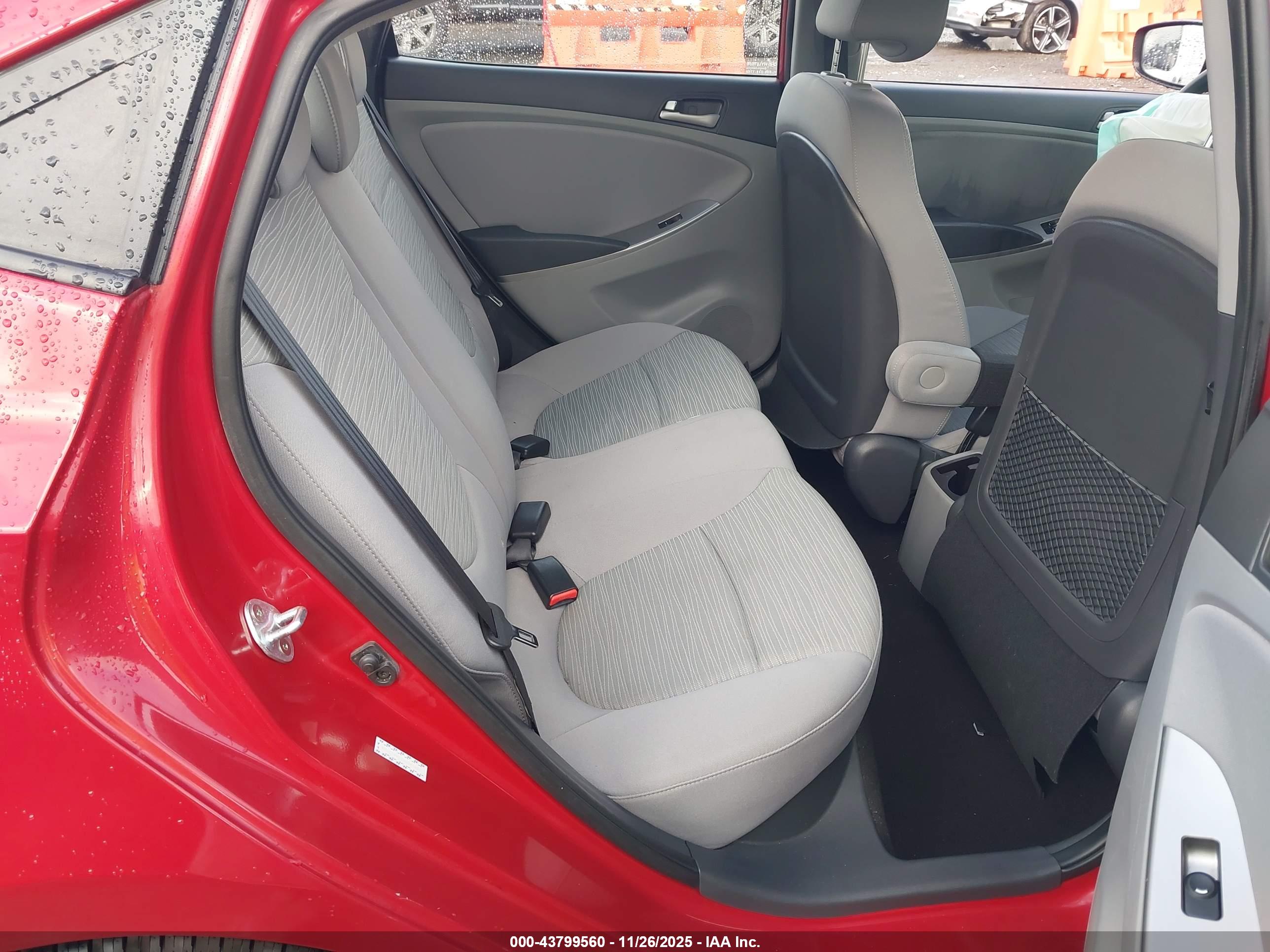 HYUNDAI ACCENT image 8