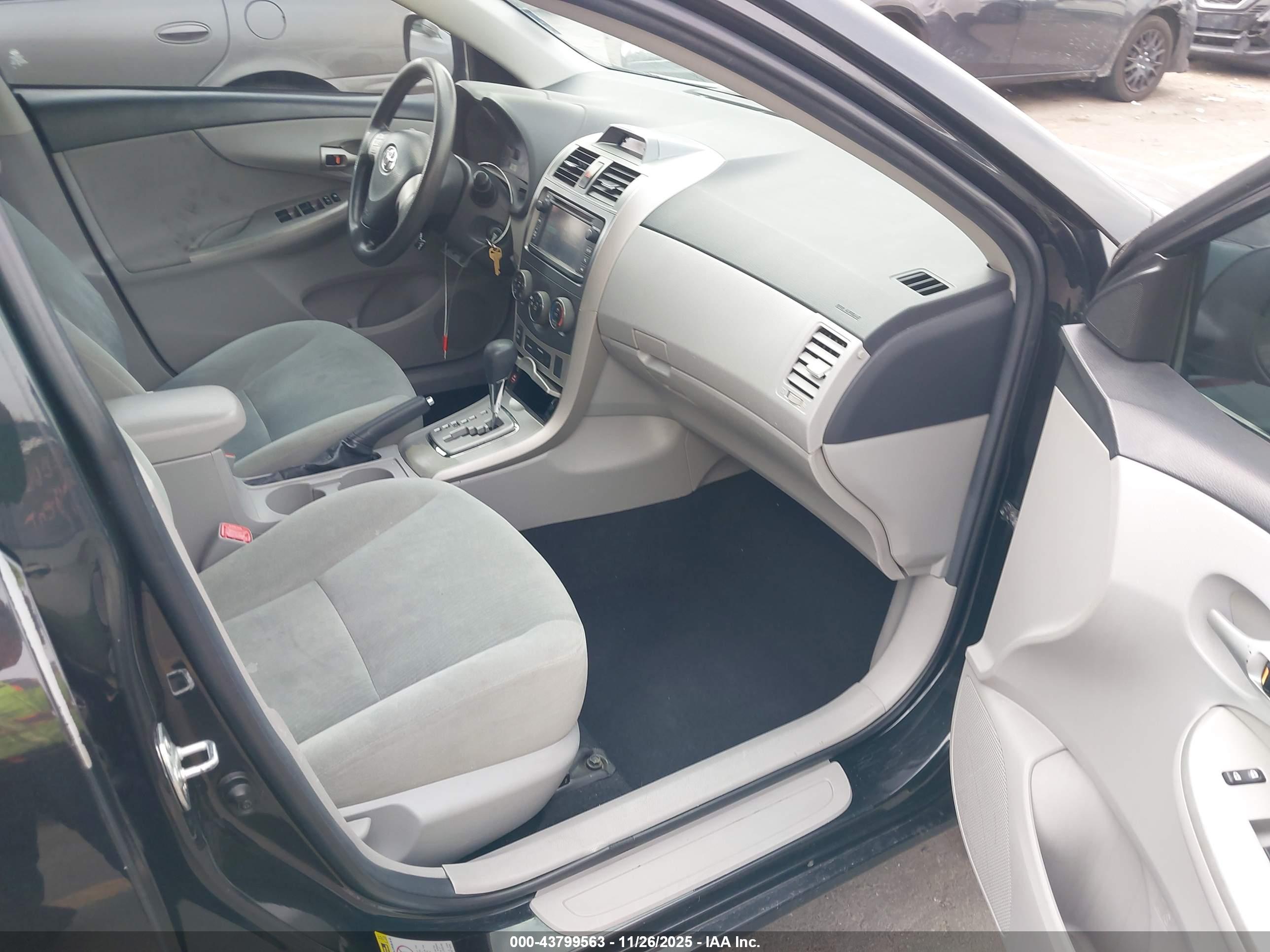 TOYOTA COROLLA image 5