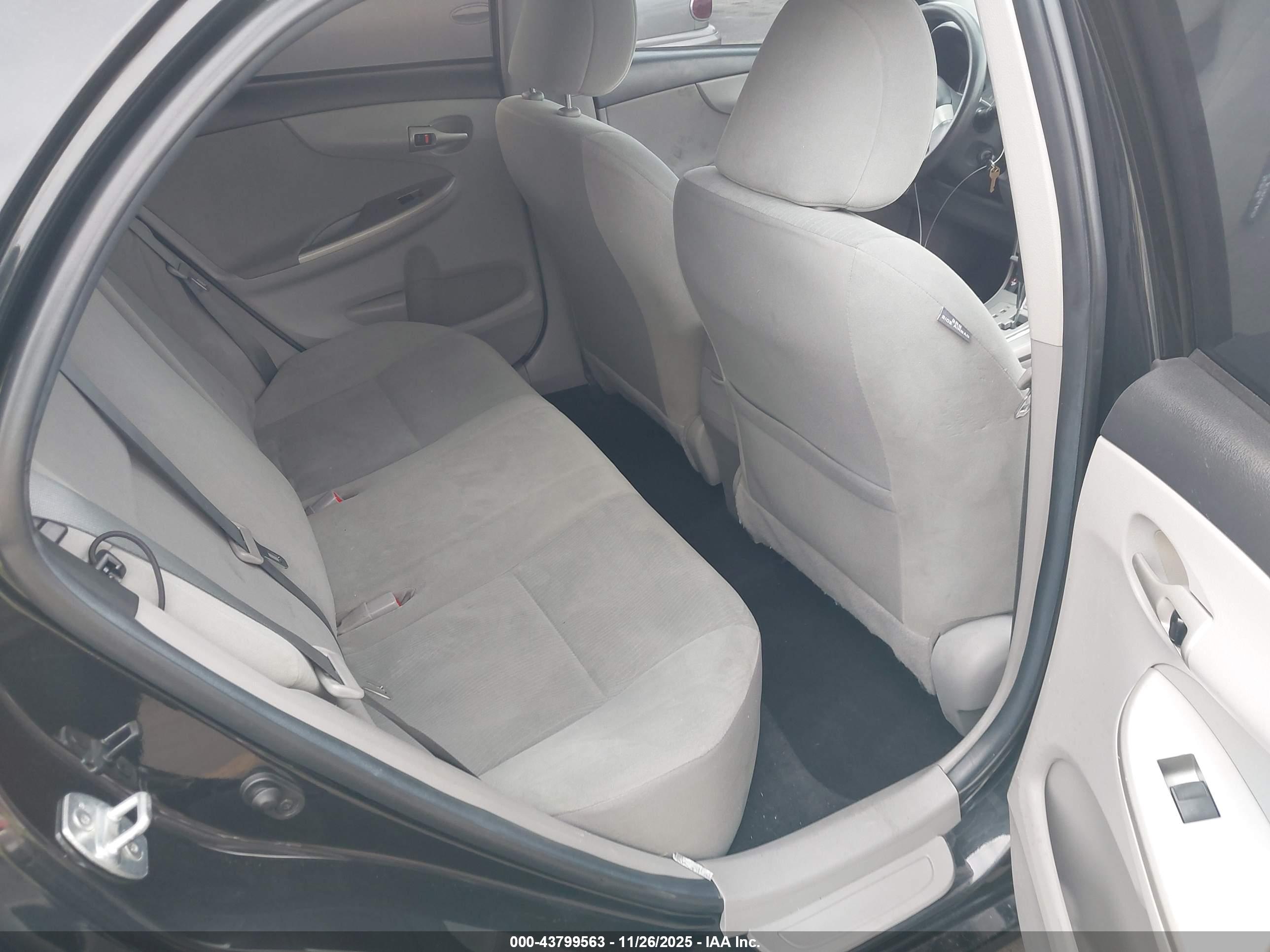 TOYOTA COROLLA image 8