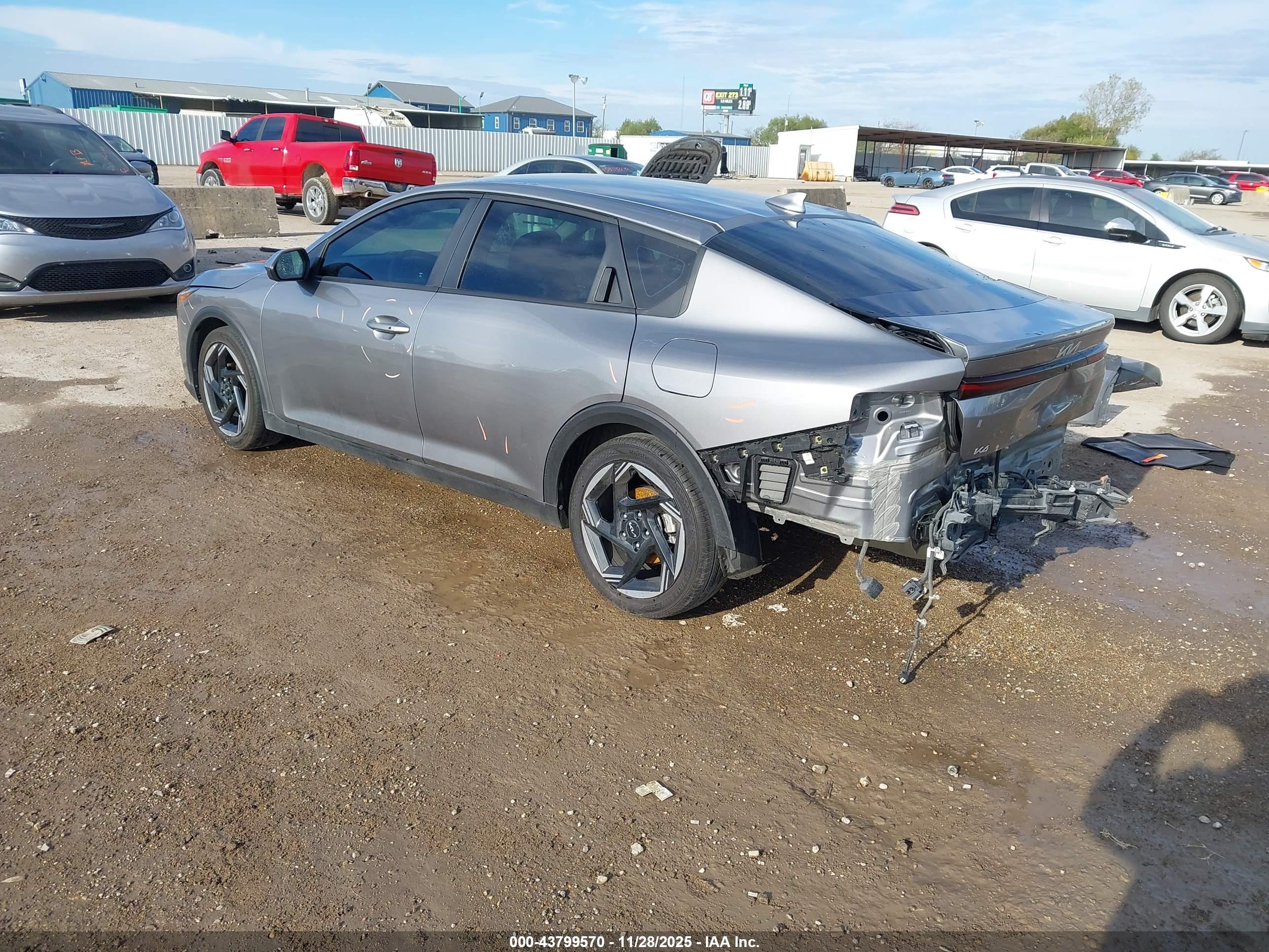 KIA K4 image 3