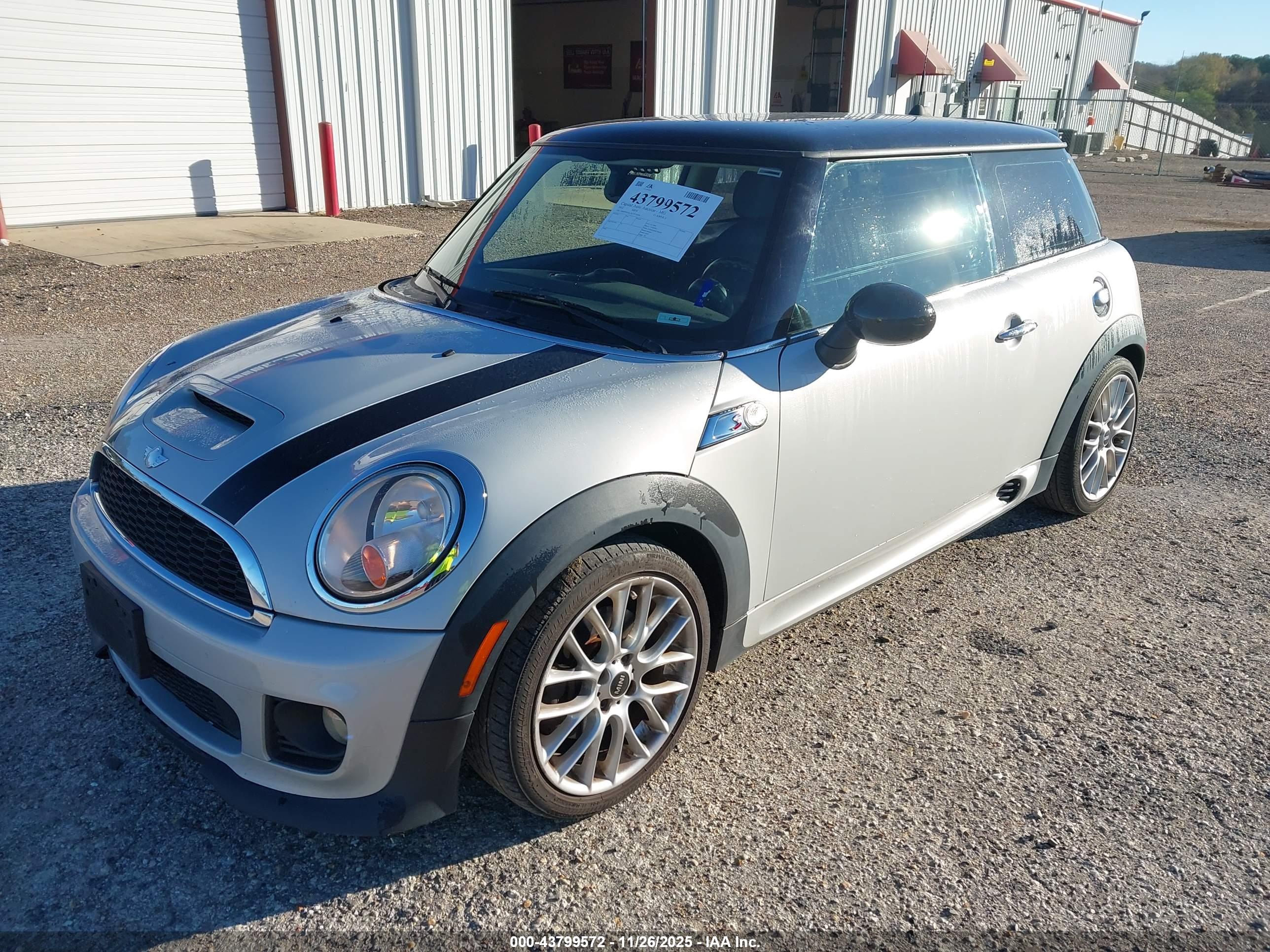 MINI COOPER image 2