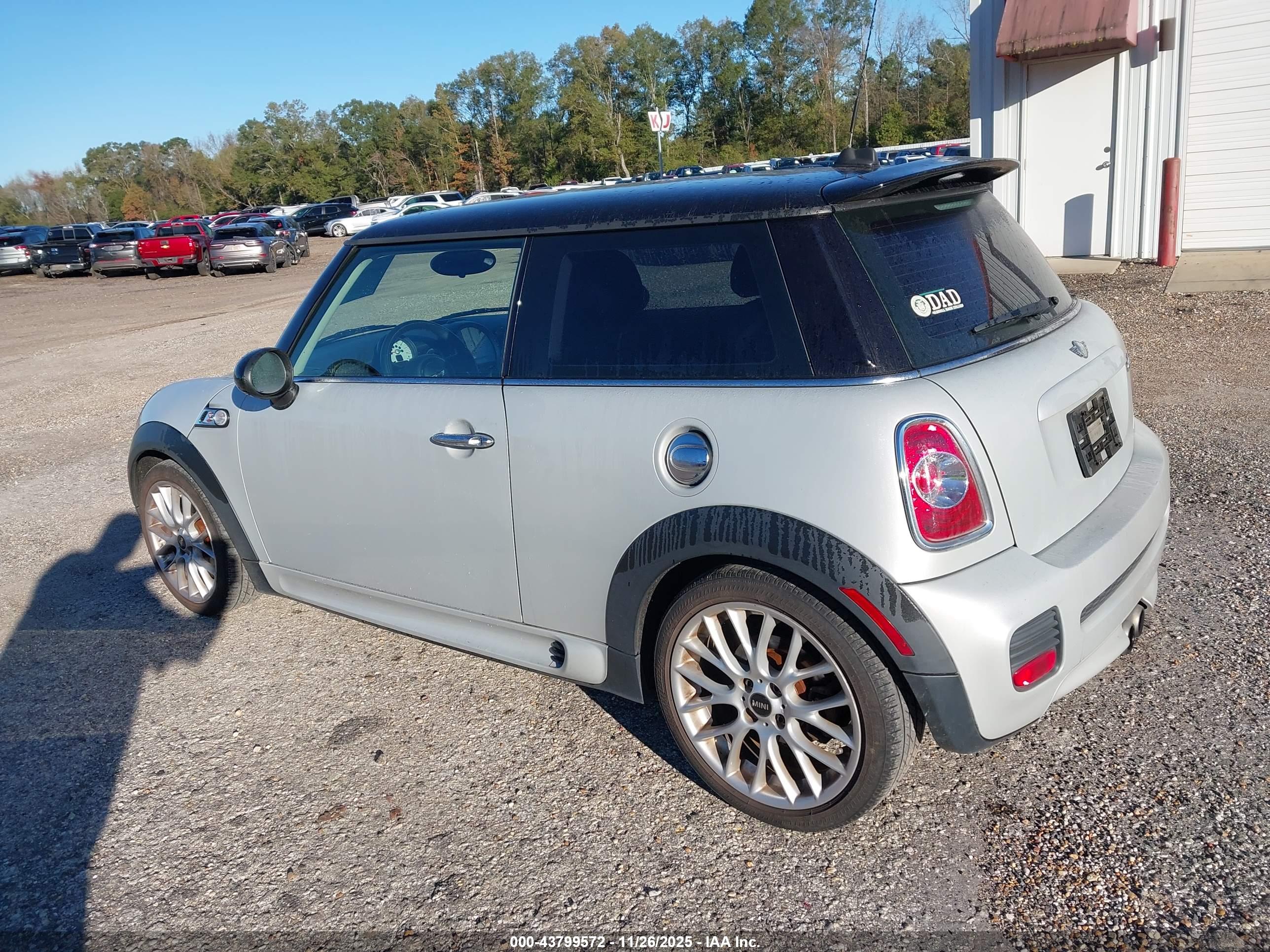 MINI COOPER image 3