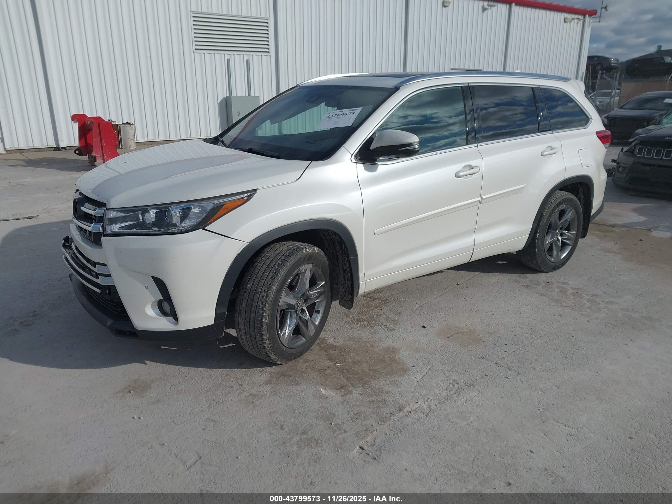 TOYOTA HIGHLANDER image 2