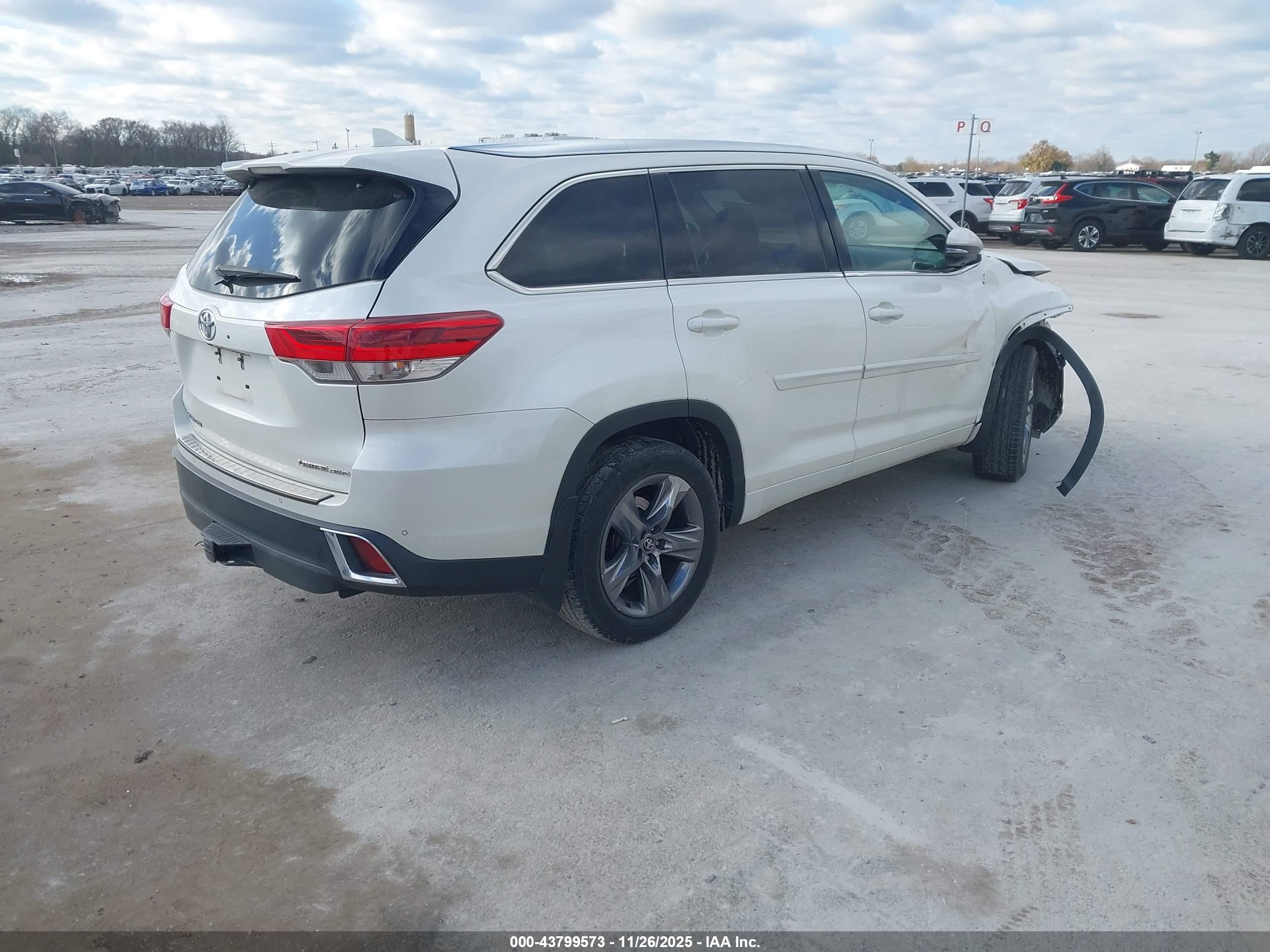 TOYOTA HIGHLANDER image 4