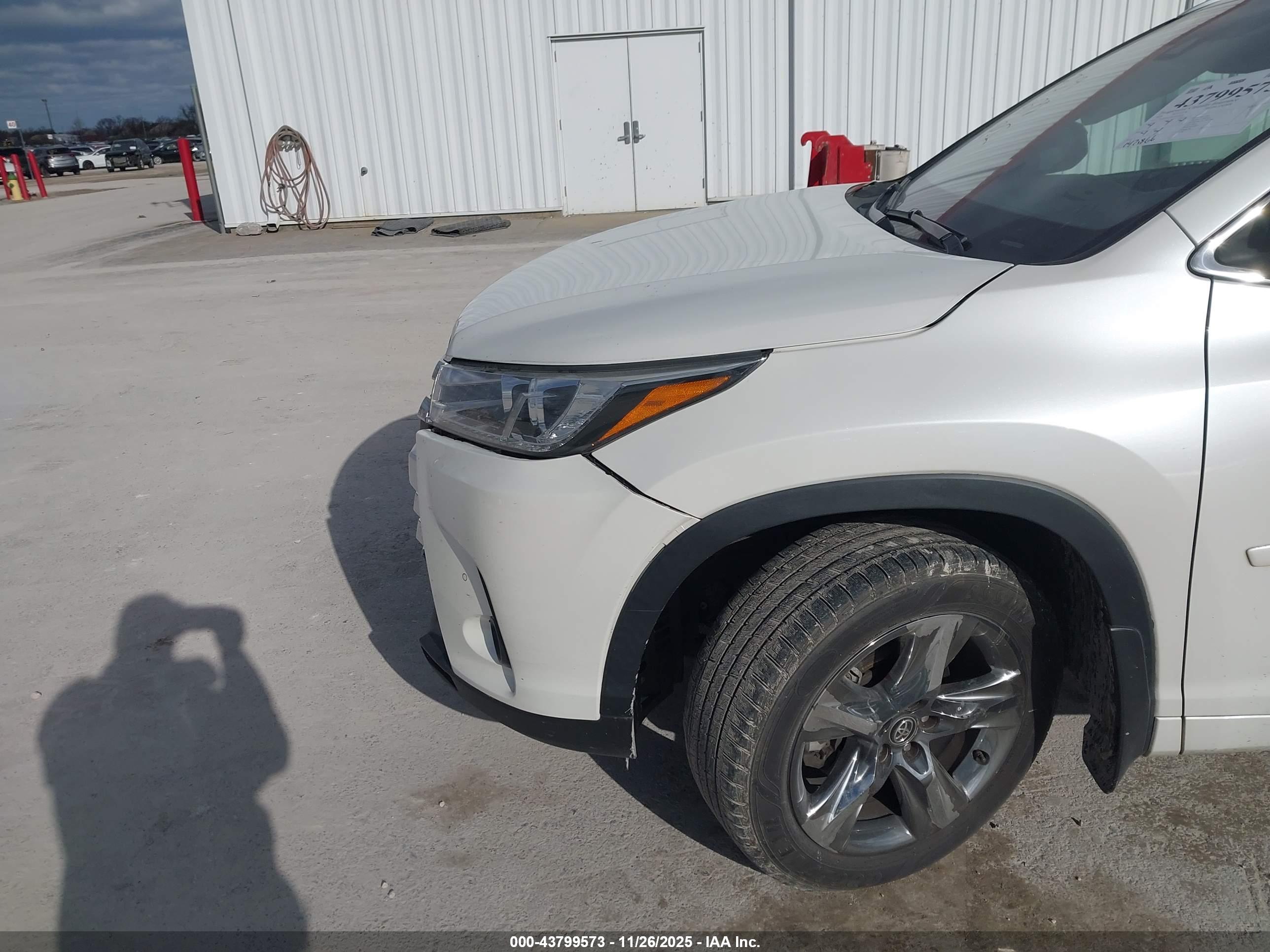 TOYOTA HIGHLANDER image 6